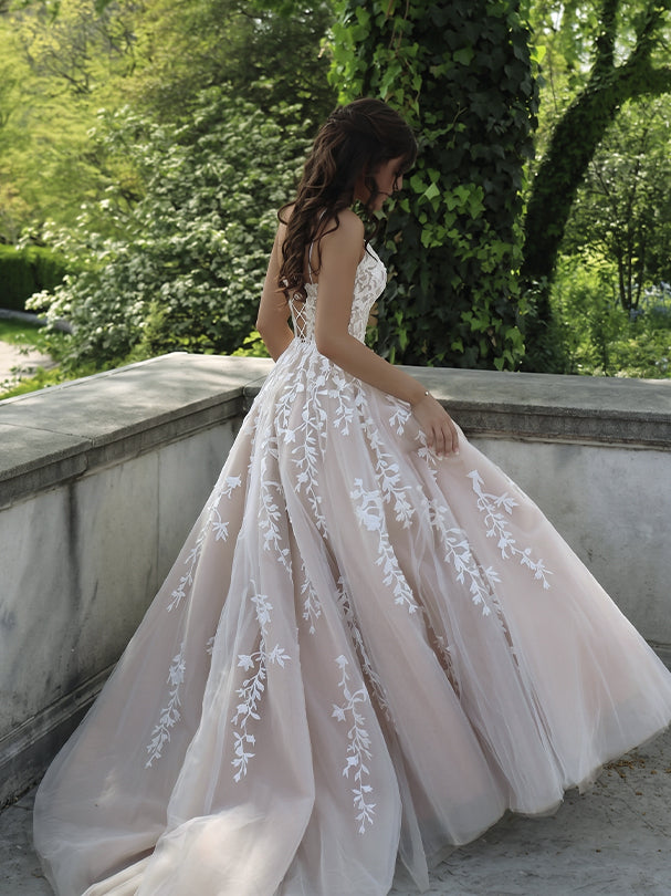 Ball Gown Spaghetti Straps Floor-length Lace Wedding Dress Ivory