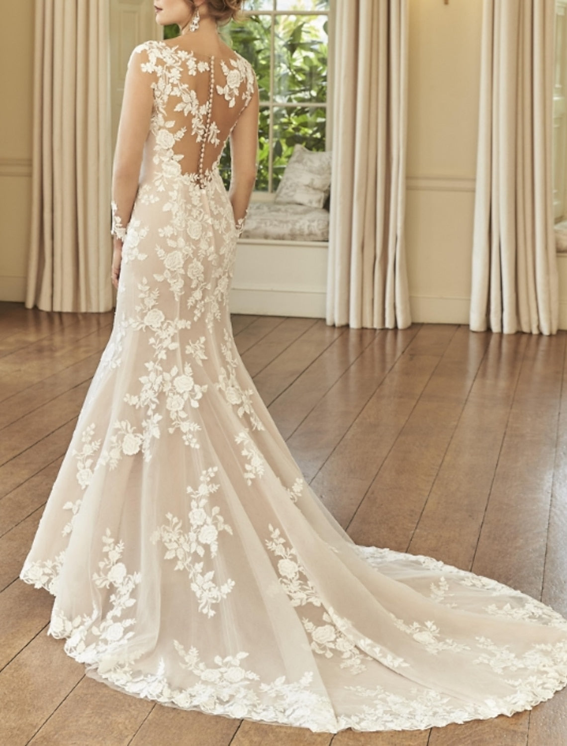 Trumpet/Mermaid V-Neck Floor-length Lace Wedding Dress Champagne
