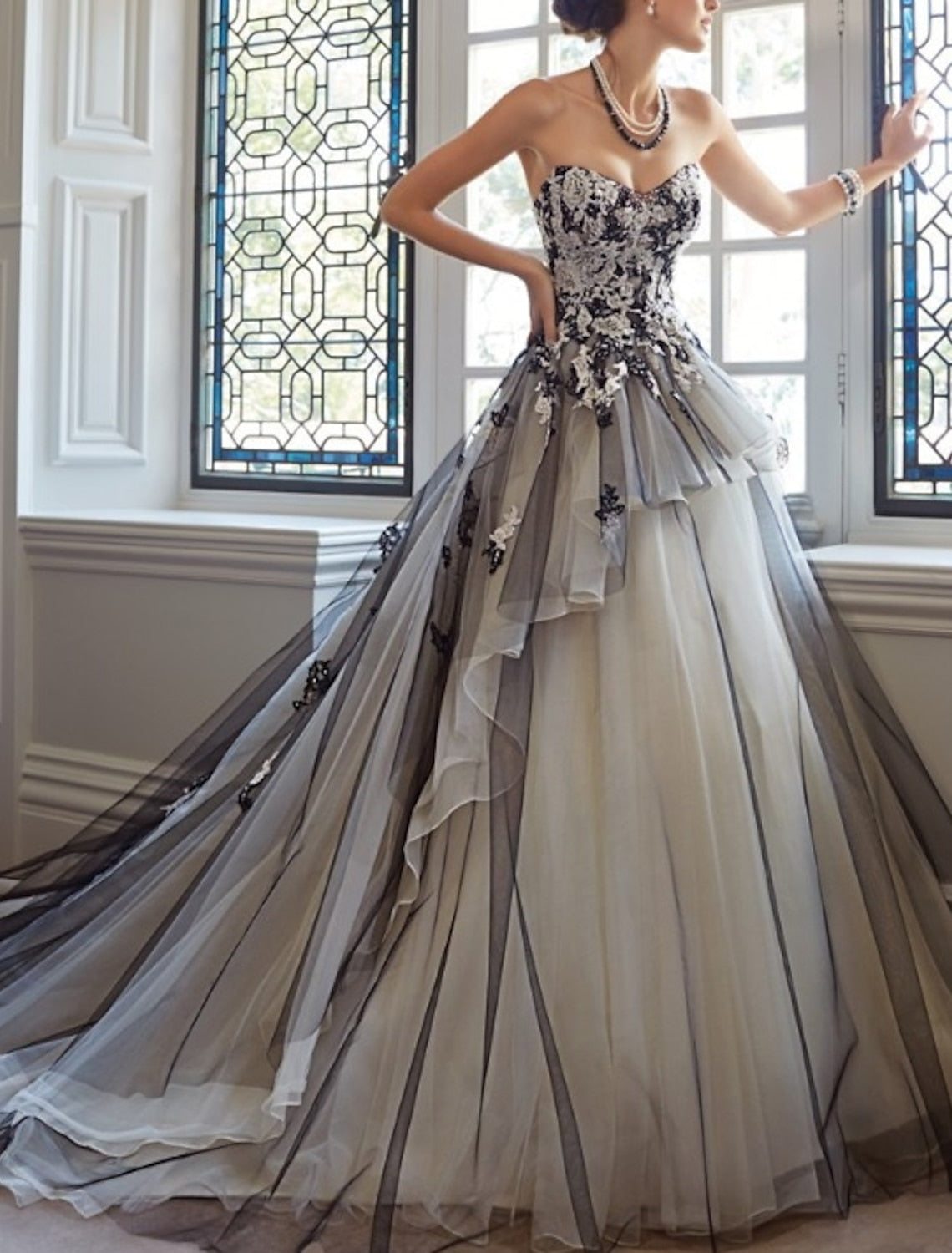 Ball Gown Strapless Floor-length Lace Wedding Dress Black