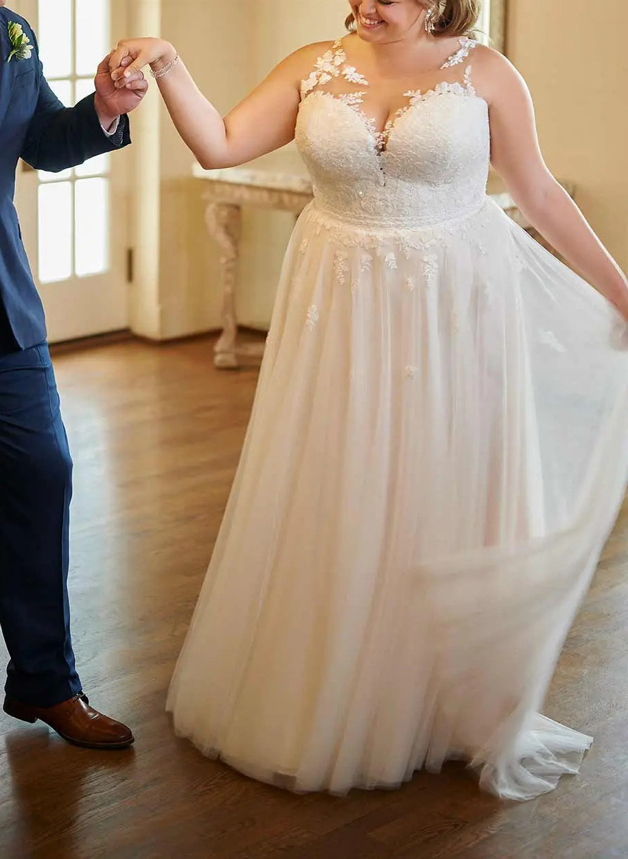 A-Line/Princess V-Neck Plus Size Lace Wedding Dress with Applique White