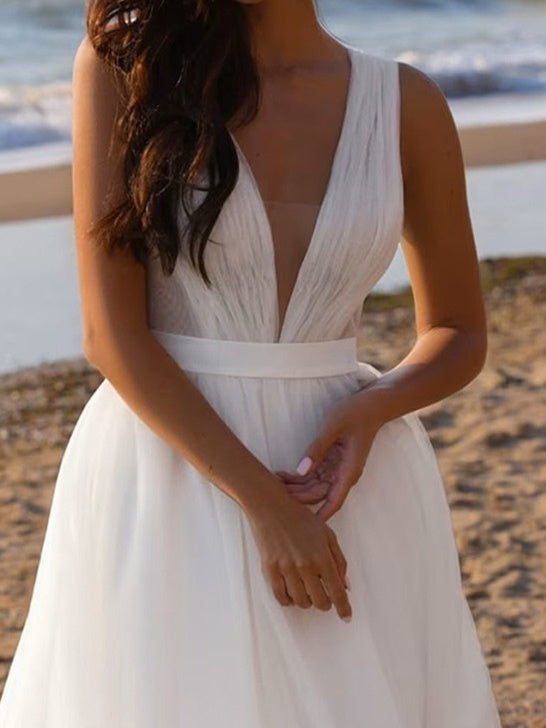 A-Line/Princess Deep V-Neck Floor-Length Tulle Wedding Dress Champagne