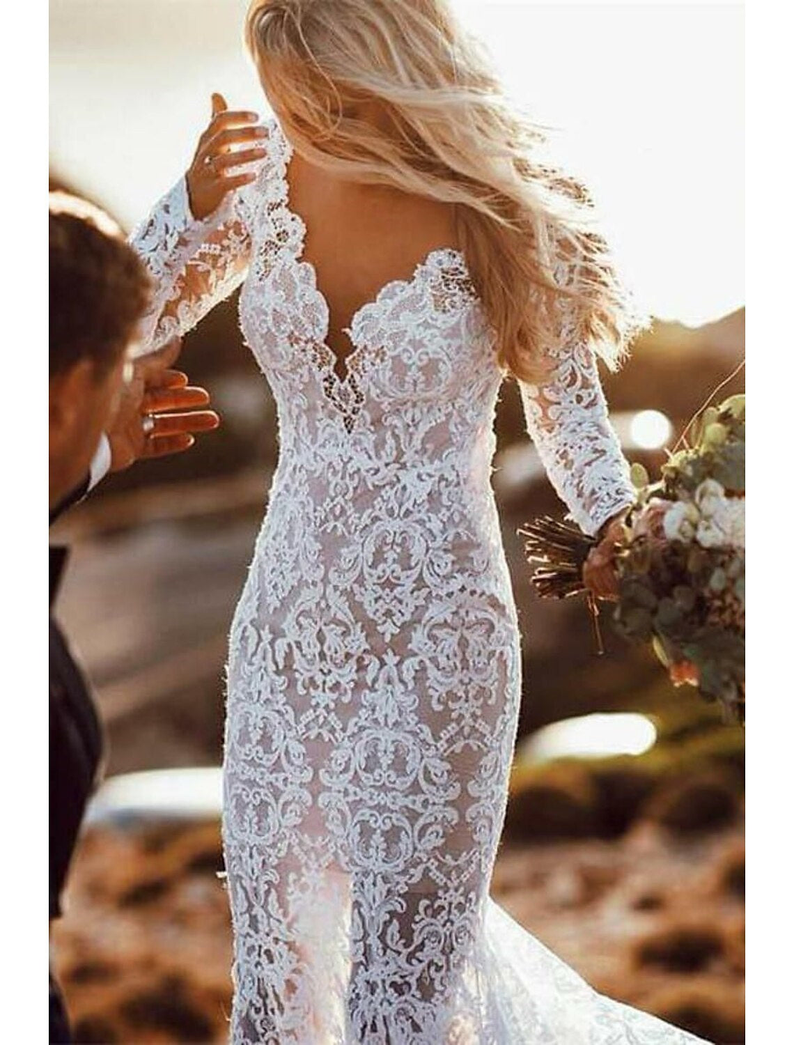 Mermaid / Trumpet V-Neck Long Sleeves Wedding Dresses Court Train with Appliques Champagne