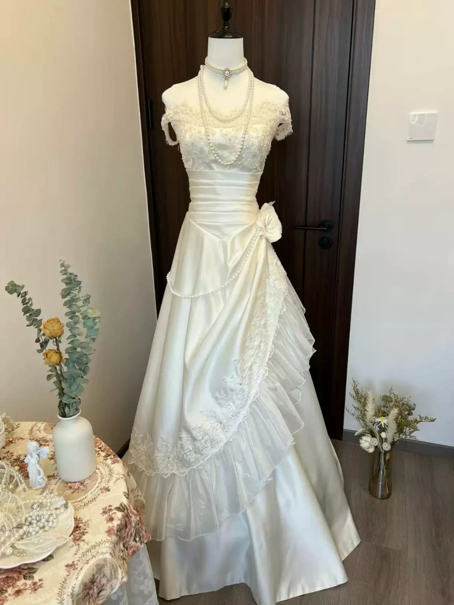 A-line/Princess Off-the-shoulder Ruched Wedding Dresses with Appliques & Pearls & Tulle Ivory