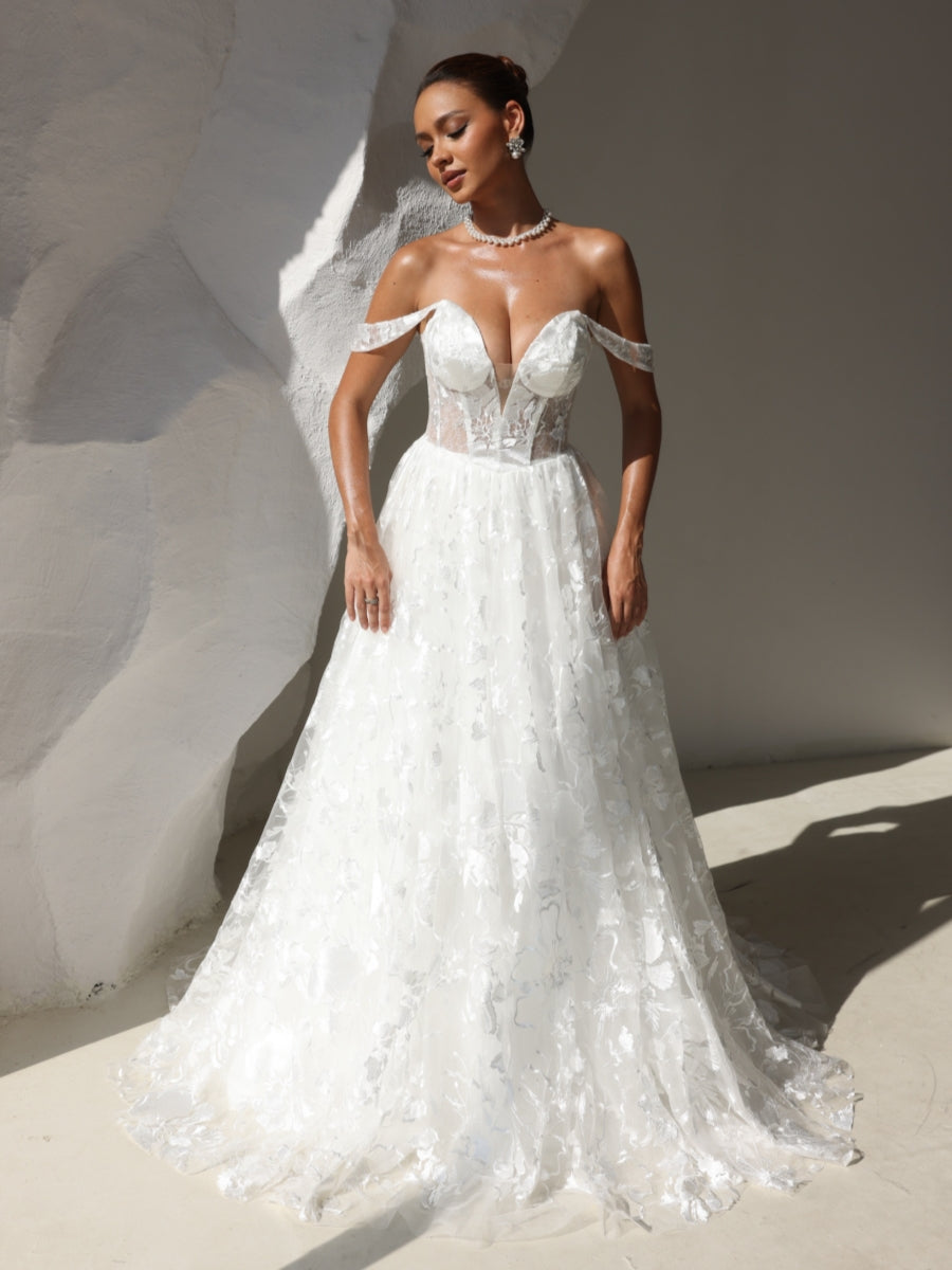 A-Line/Princess Sweetheart Wedding Dresses Lace Sweep Train/Brush Train White