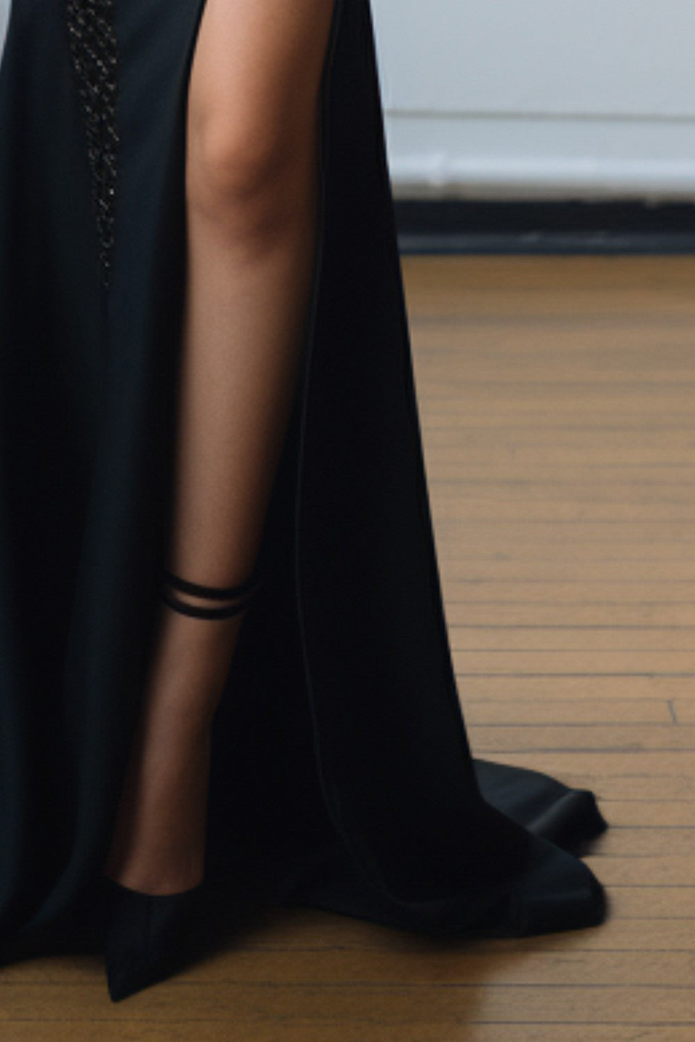 Slim Fit Black Sweetheart Slit Prom Dress-LLELLA