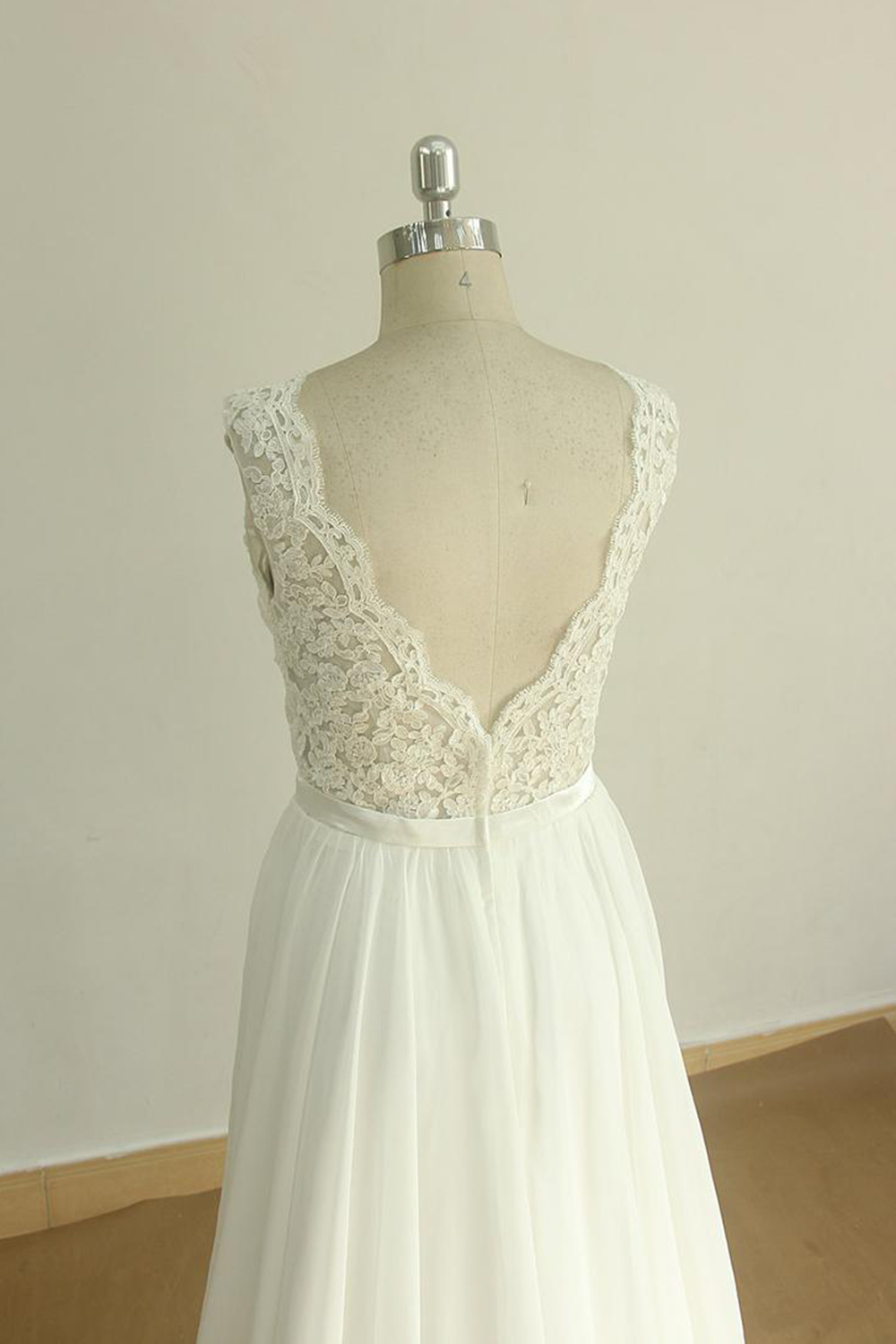 LLELLA Elegant V-neck Sleeveless Lace Wedding Dresses White A-line Chiffon Bridal Gown On Sale-LLELLA