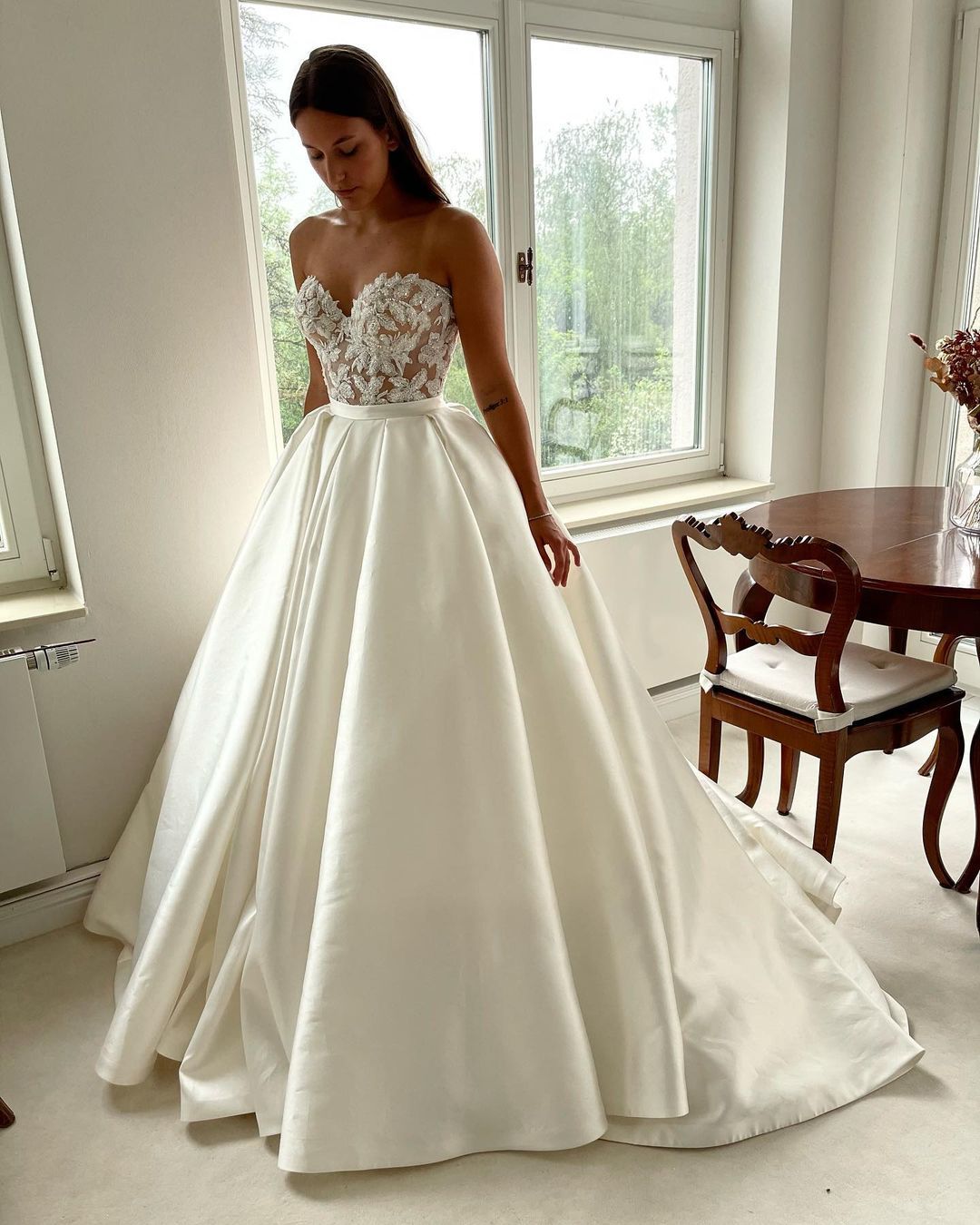 LLELLA Sweetheart Lace Bridal Gowns Appliques Princess-LLELLA