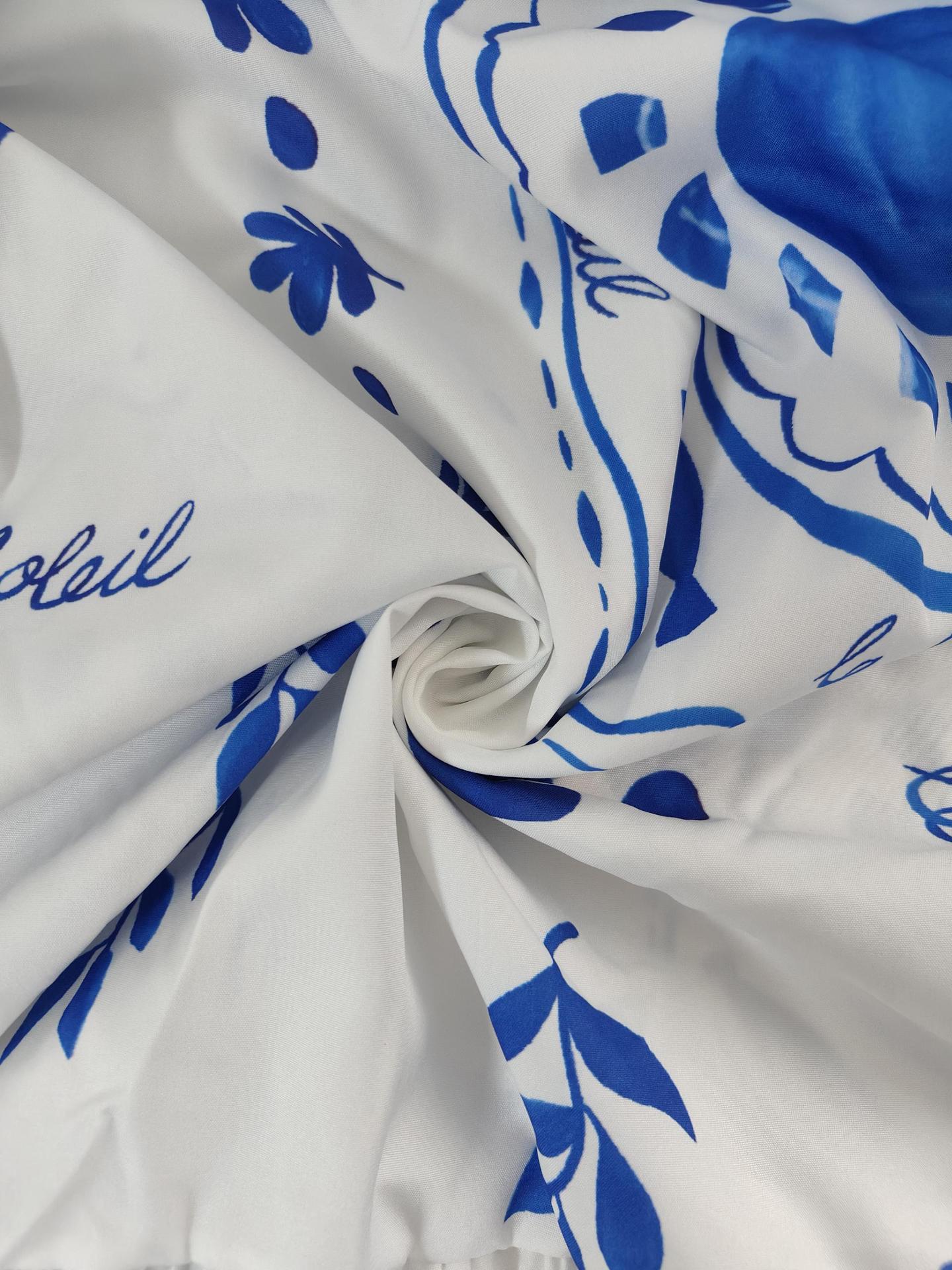 Nowy wiosenny styl: sukienka z krótkim rękawem i nadrukiem odsłaniającym ramiona