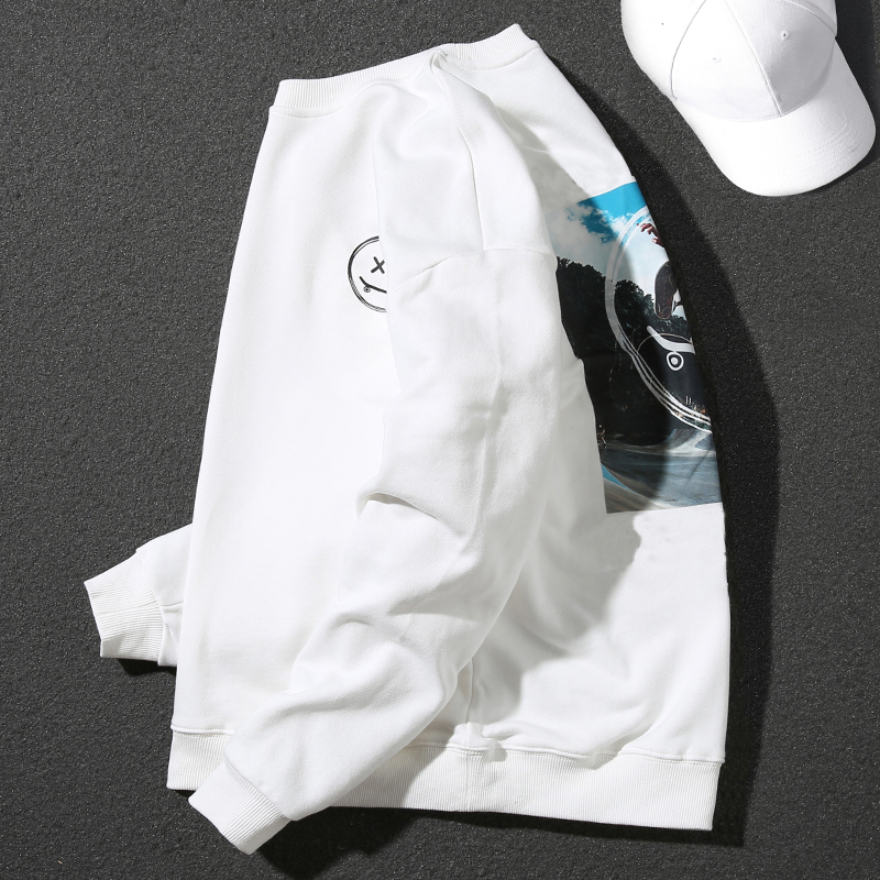 Round neck pullover printed sweatshirt