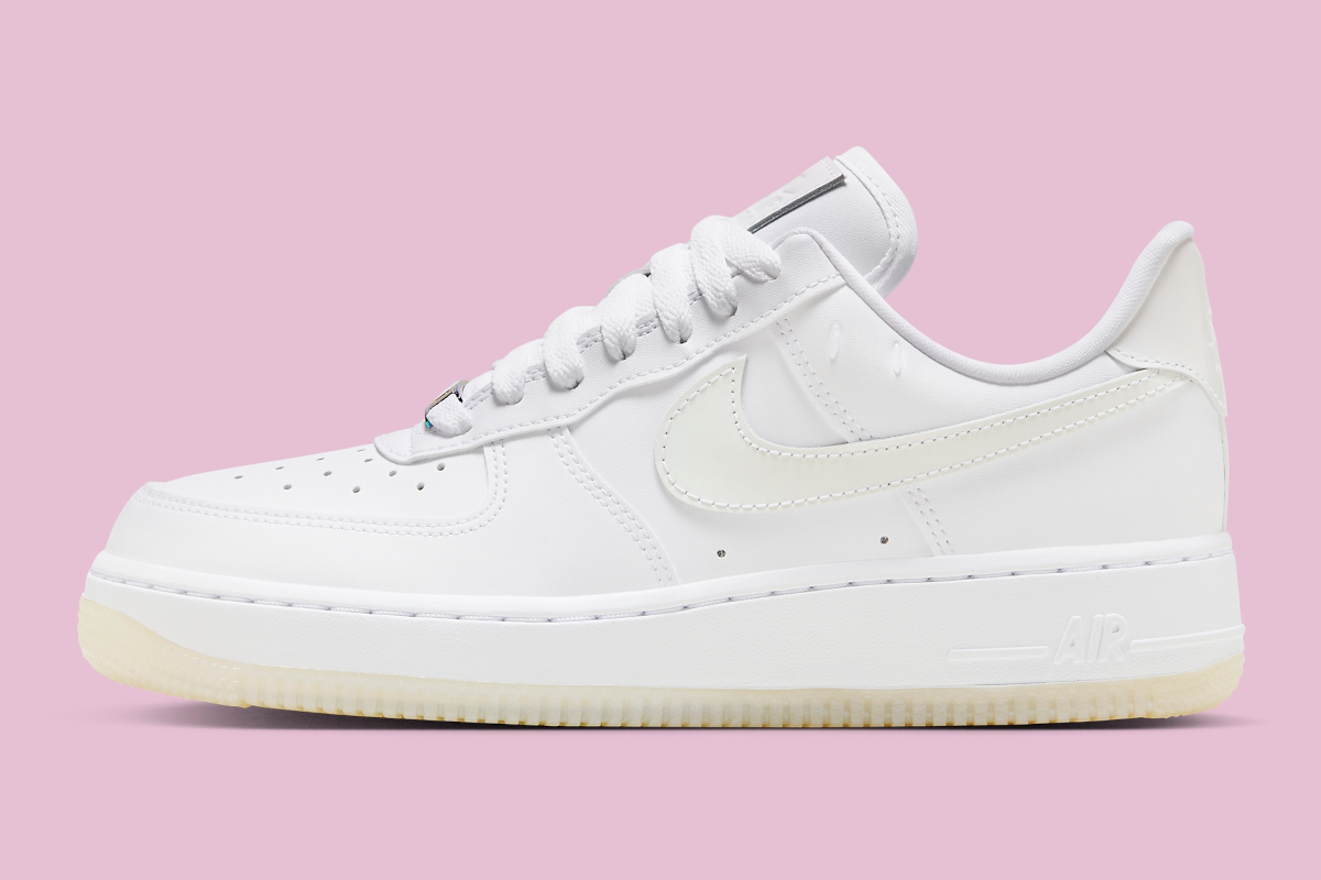 Nike Air Force 1 “True Colors When Exposed To UV”