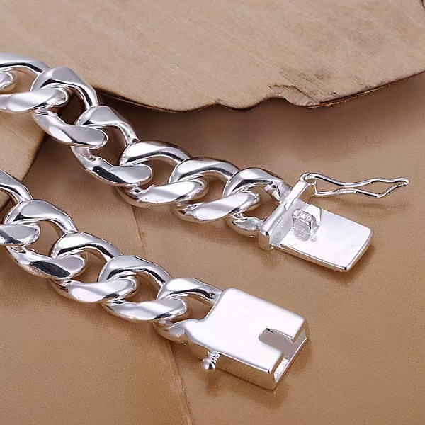 Square Buckle Necklace | Minimalist Gold Chain Jewelry