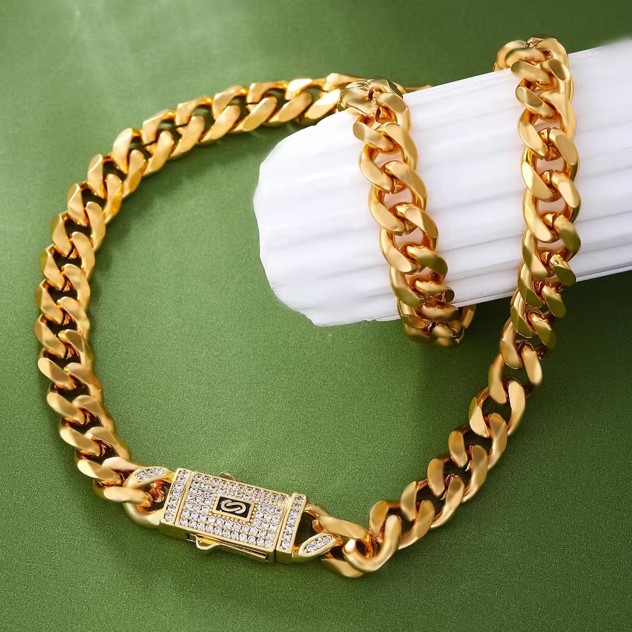 Premium Cuban Link Necklace | 18K Gold Plated Stainless Steel with Sparkling Iced Clasp