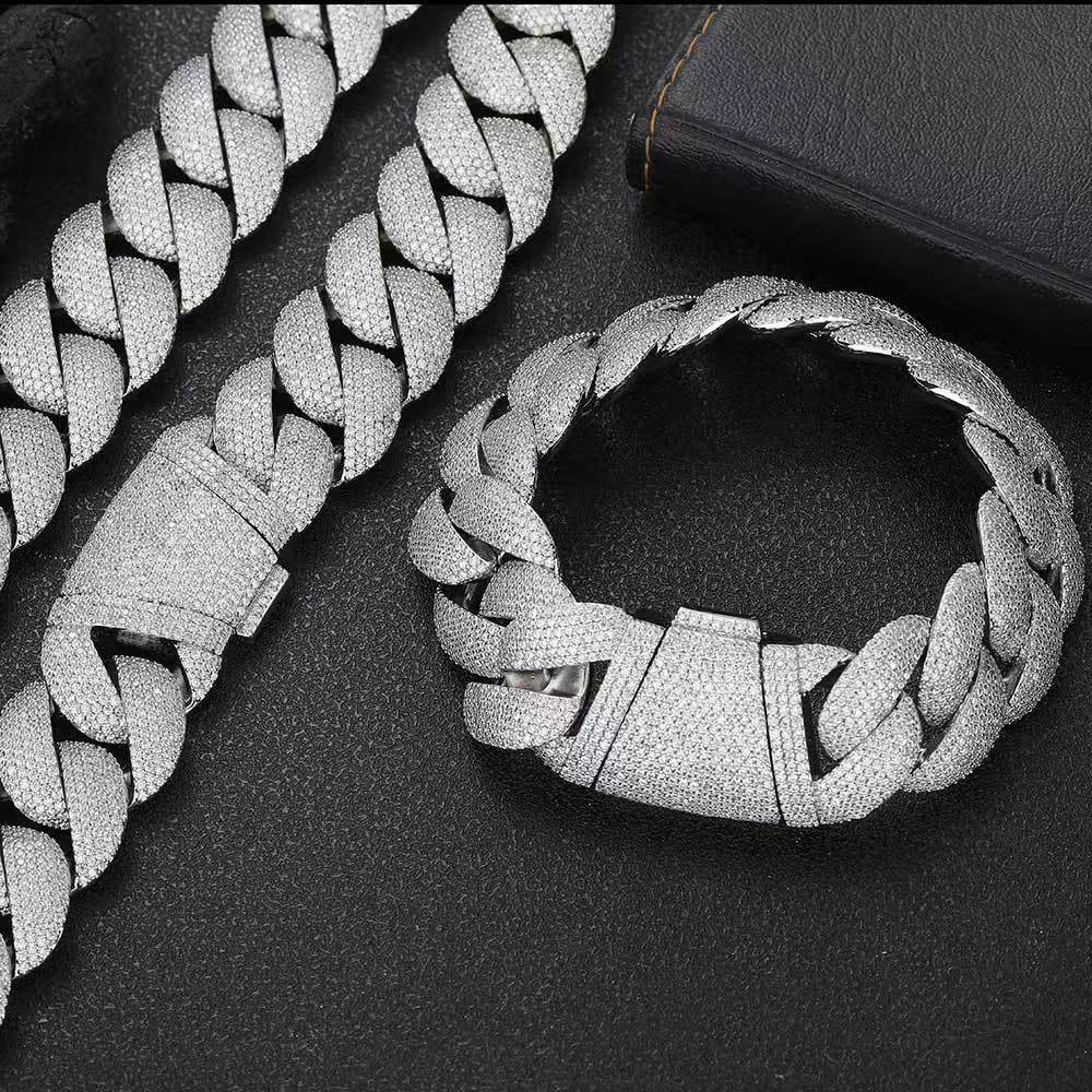 V-Buckle Iced Out Cuban Link Chain Necklace for Men – Hip Hop Miami Cuban Chain