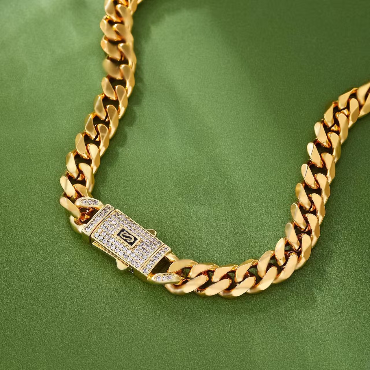 Premium Cuban Link Necklace | 18K Gold Plated Stainless Steel with Sparkling Iced Clasp