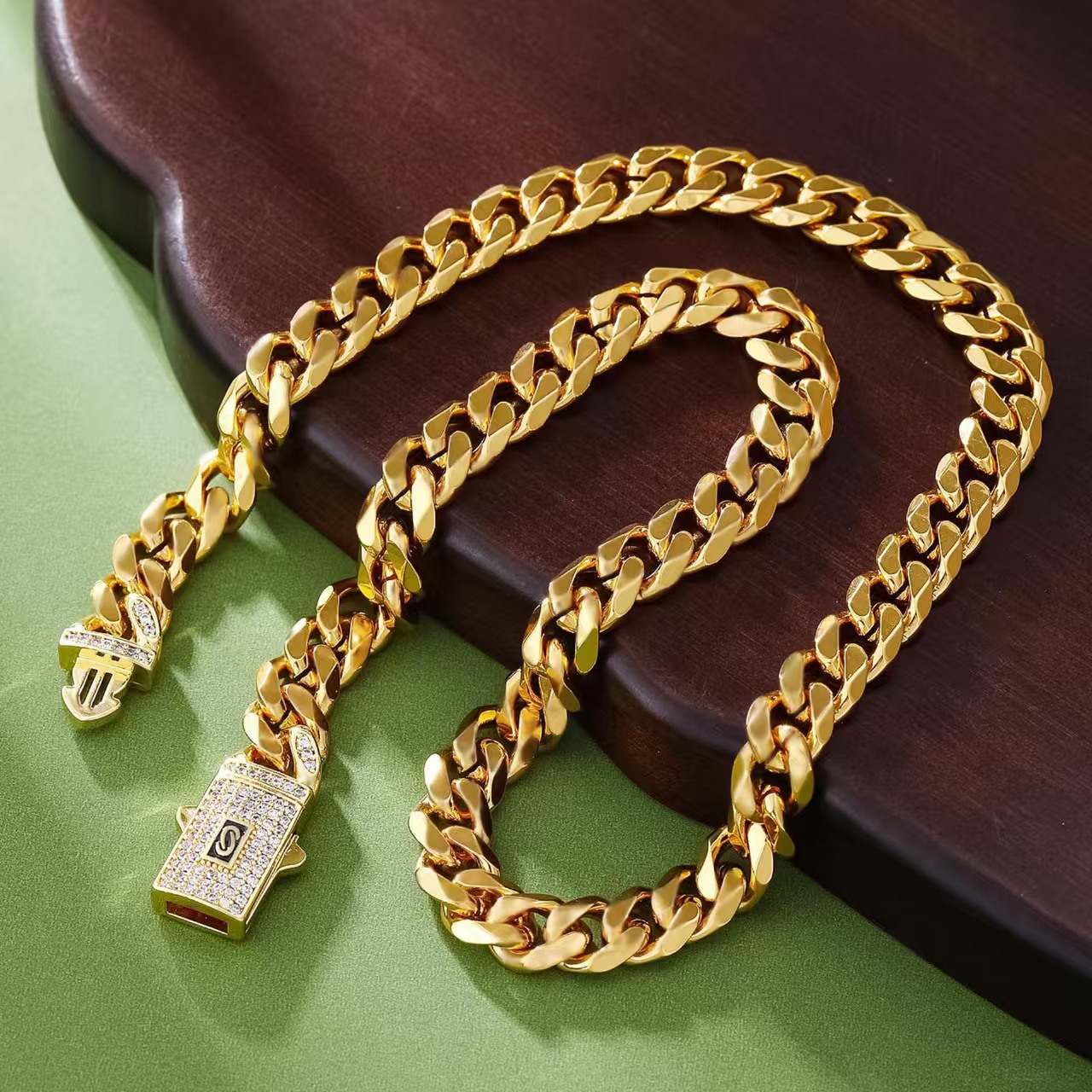 Premium Cuban Link Necklace | 18K Gold Plated Stainless Steel with Sparkling Iced Clasp