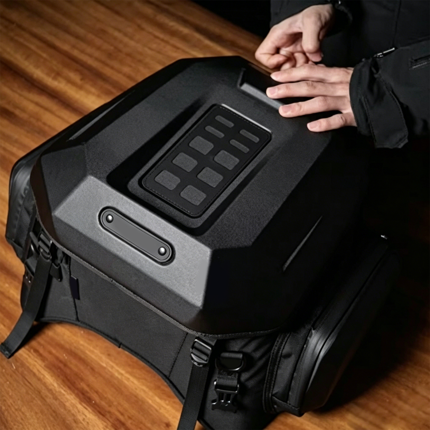 Waterproof Motorcycle Tail Bag – Aerodynamic Design, Shock‑Absorbing Padding, Durable Base