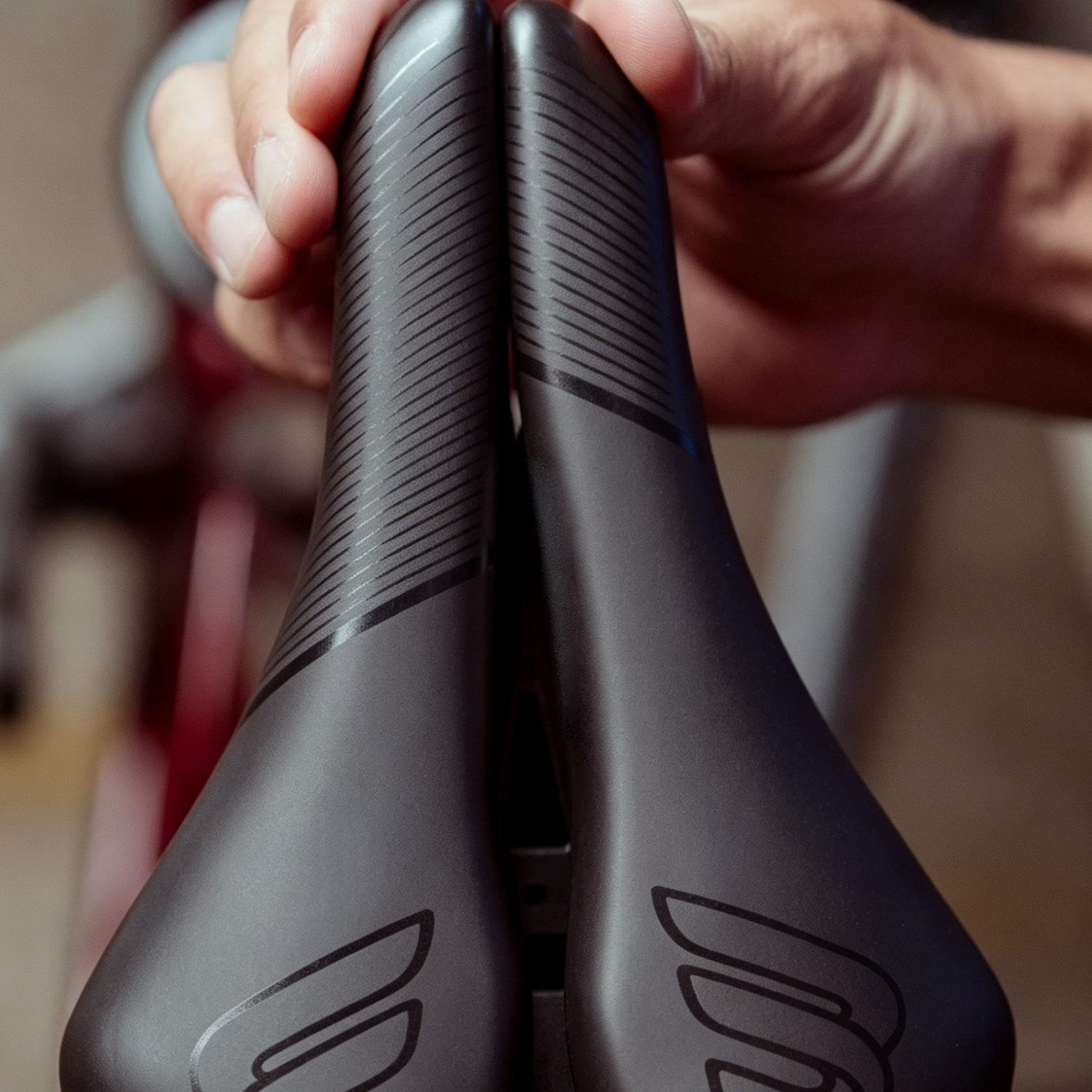 Dual-Saddle Adjustable Bike Seat – Split Design for Pressure Relief, Custom Width & Angle