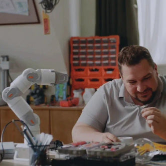 Modular AI Robotic Arm – Plug‑and‑Play, App & Voice Control, No Coding Required