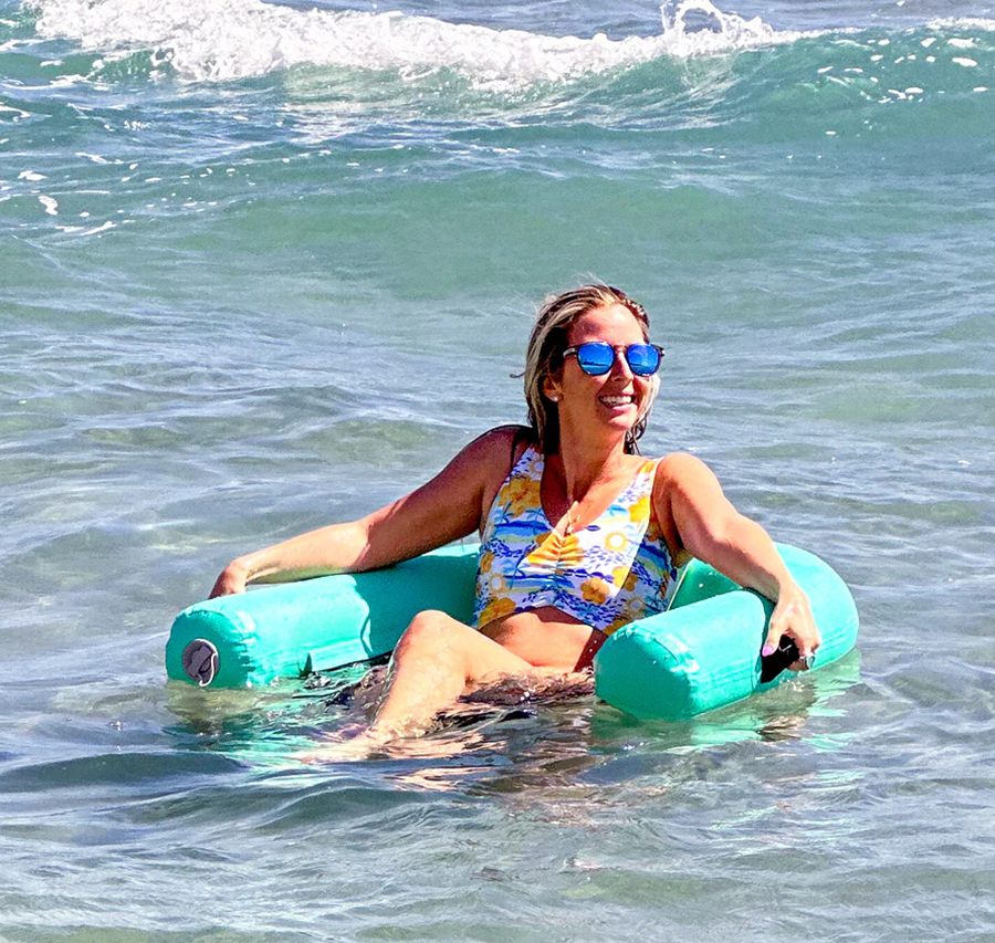 Sunbathing chair - perfectly floating on the water