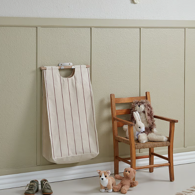 Wall-Mounted Laundry Bag – Oak Wood & Metal Hook, Minimalist Scandinavian Style