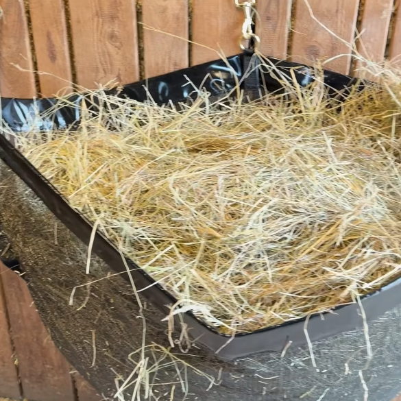 Corner Hay Bag – Slow‑Feed Mesh, Triangular Stable Fit, 3 Hook Mount, Reduces Waste