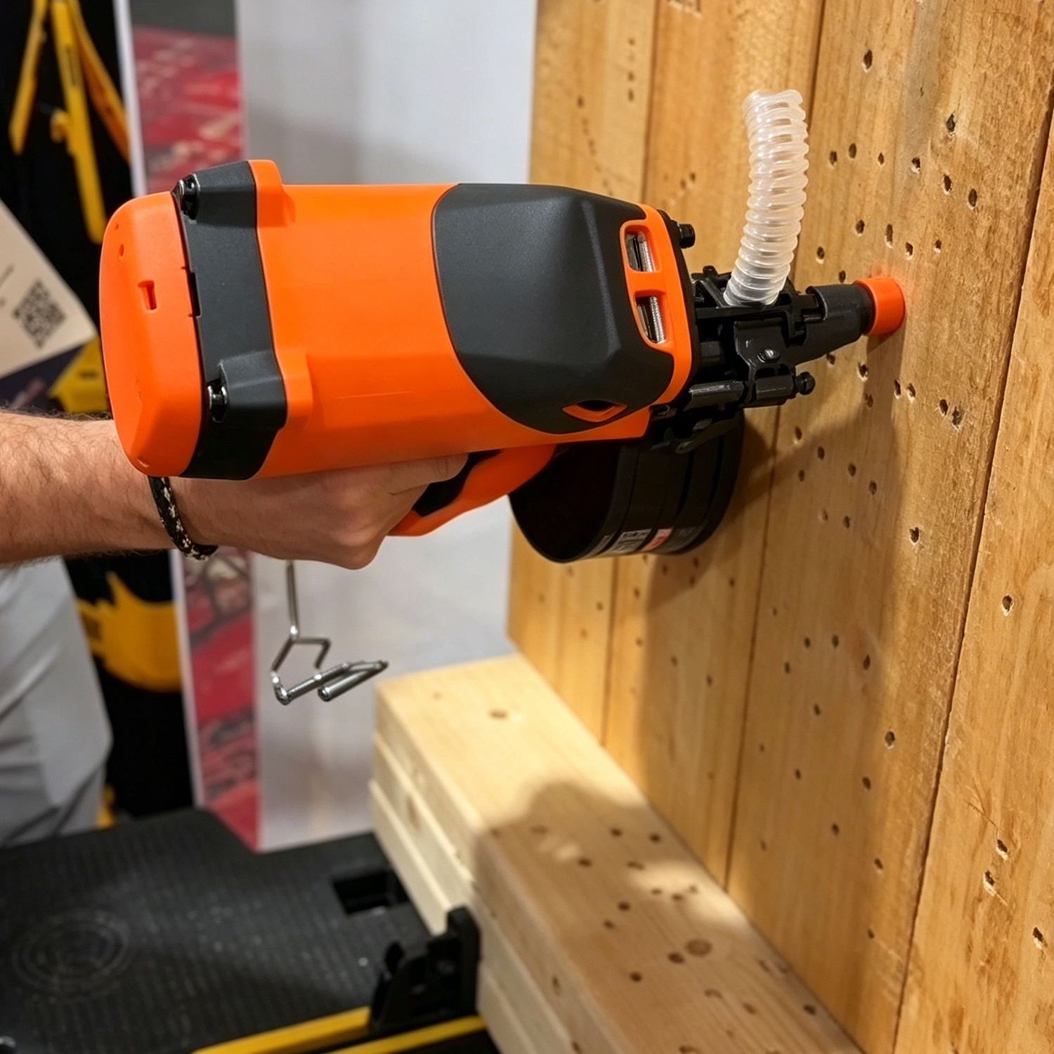 Cordless Siding Nailer – 0‑Degree, 2‑Inch, Dual Fuel + Battery, 4,500 Nails per Charge