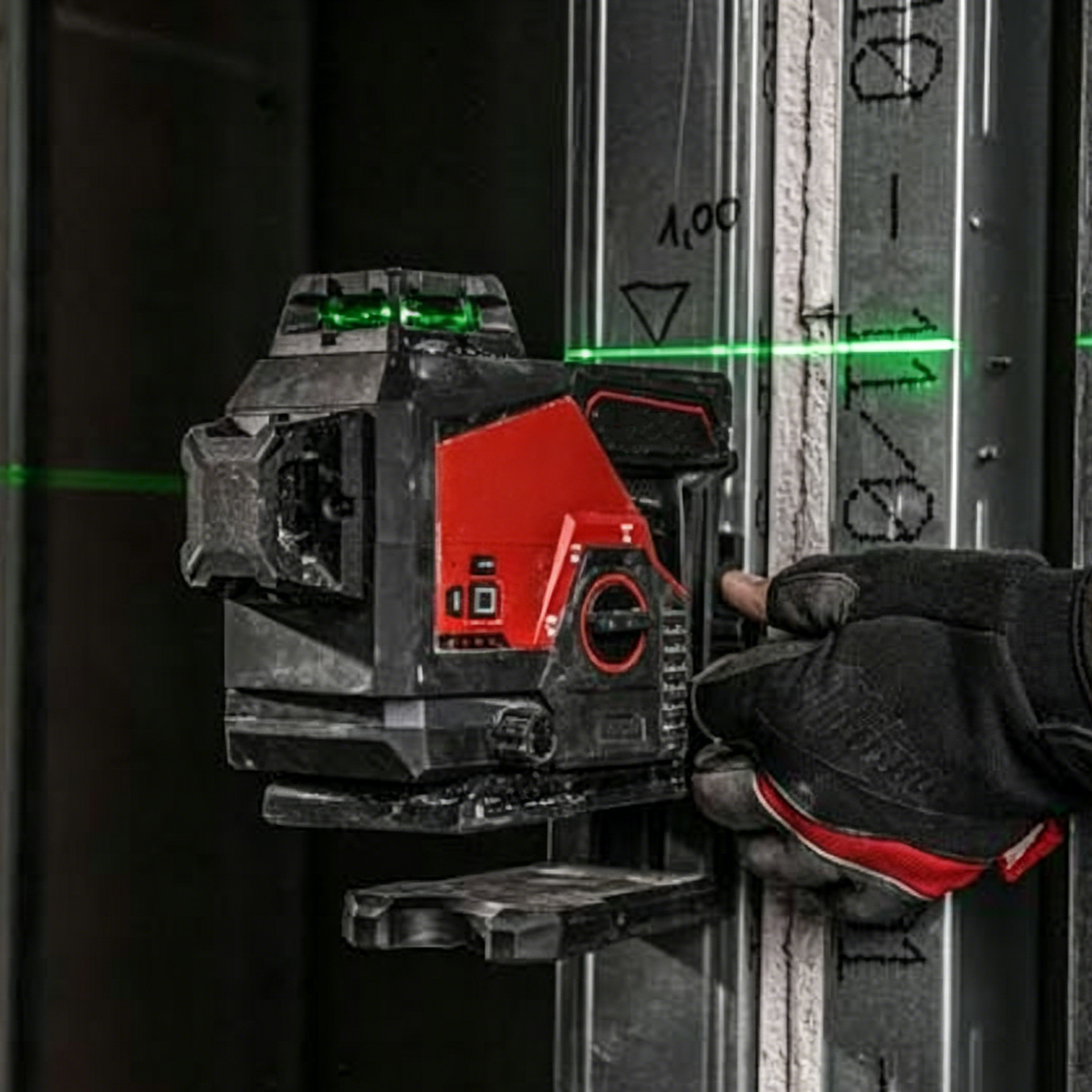 Green 360° 3‑Plane Laser Level – 15+ Hour Battery, 250ft Range, Includes Tripod & Detector
