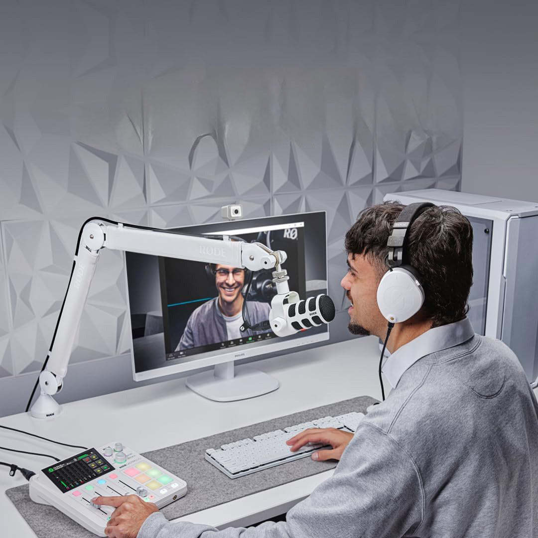 Compact all-in-one audio maker