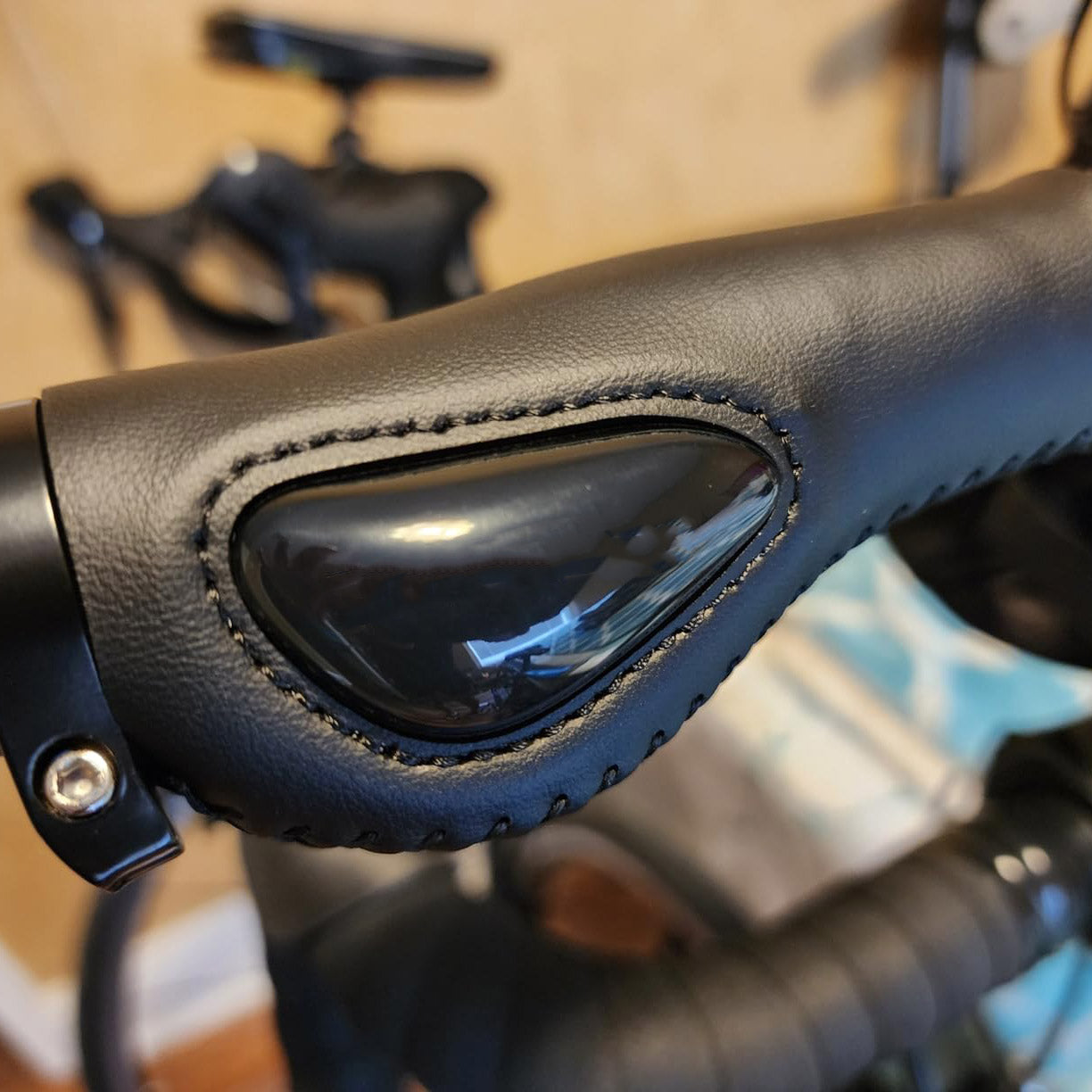 Ergonomic Dual‑Lock Bike Grips – Wing Support, Liquid Silicone, 22.2mm Handlebar Fit