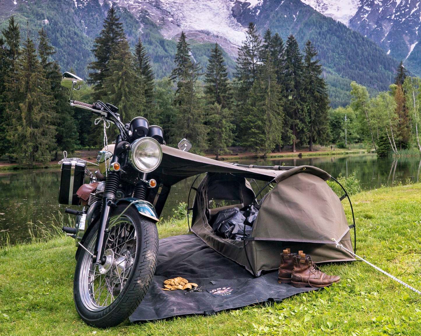 Motorcycle Camping System – Tent + Sleeping Bag + Mattress, 5‑Minute Setup, 10kg Roll