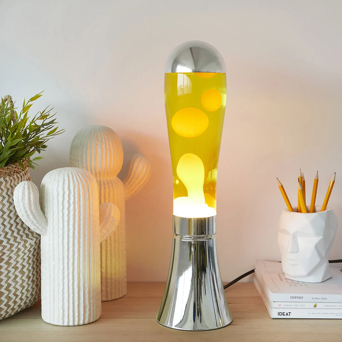 Magma Lava Lamp – Retro Flowing Wax, Metallic Base, 45cm Height, 40W Bulb
