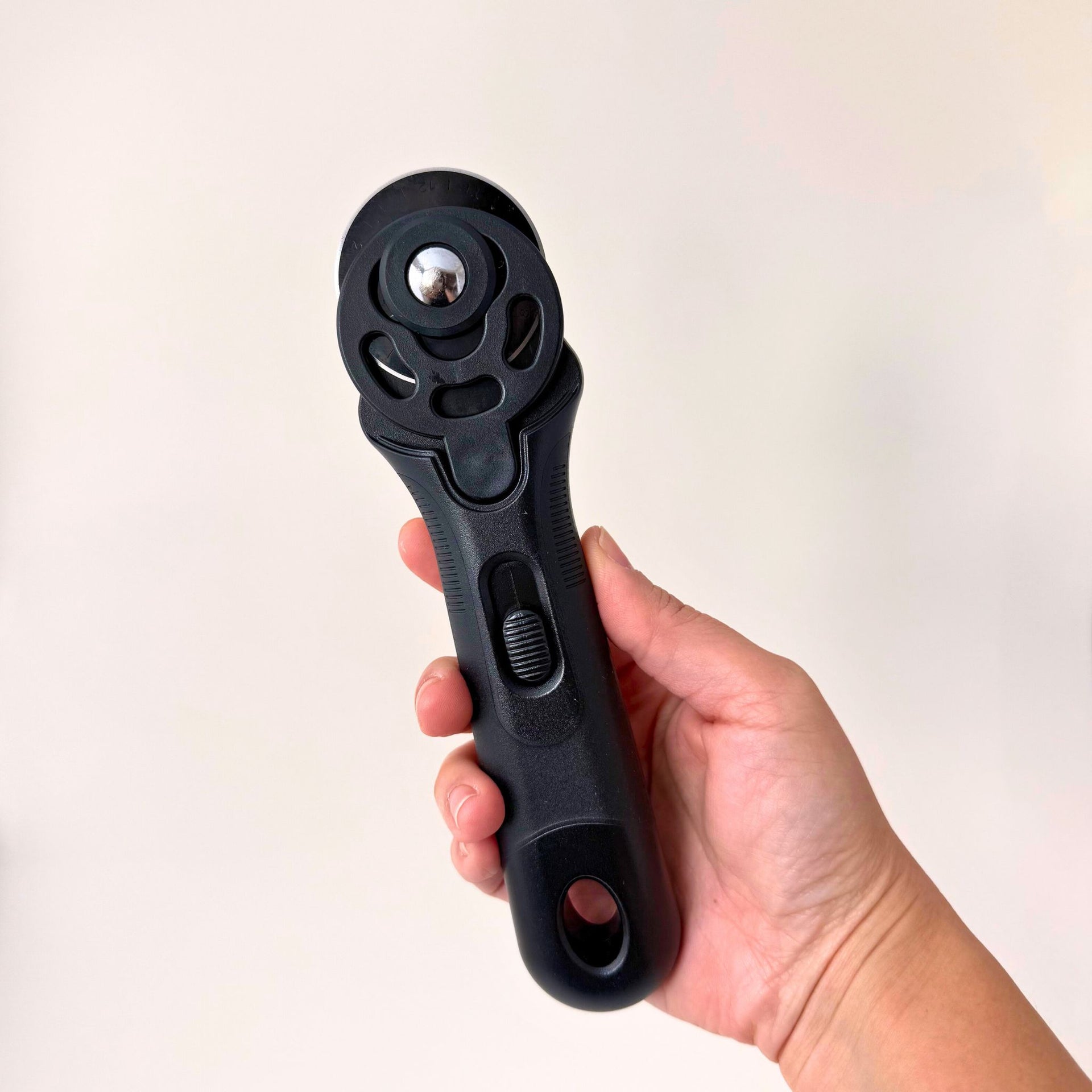 45mm Rotary Cutter – Smooth Fabric Cutting Tool