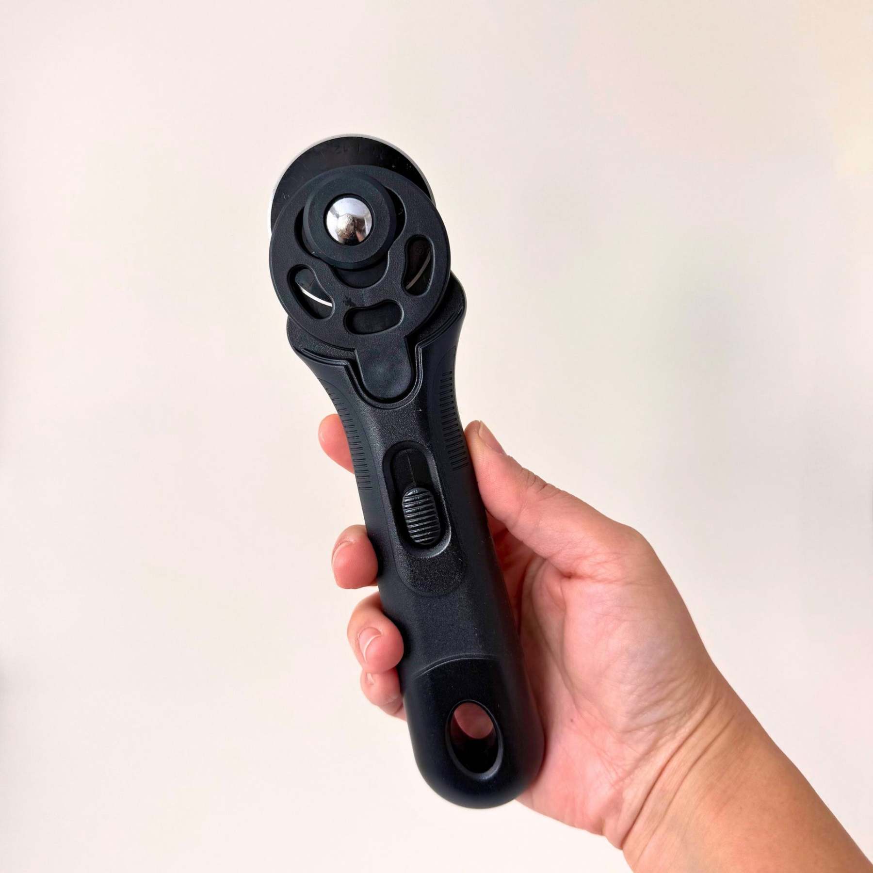 45mm Rotary Cutter – Smooth Fabric Cutting Tool