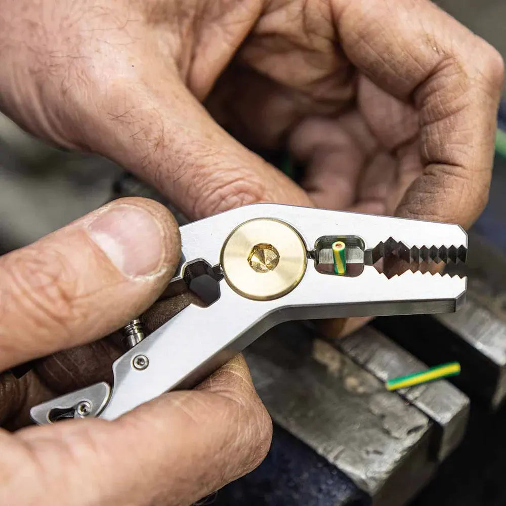 5-in-1 Clamping Machine – Pocket-Sized EDC Locking Grip