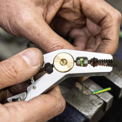 5-in-1 Clamping Machine – Pocket-Sized EDC Locking Grip