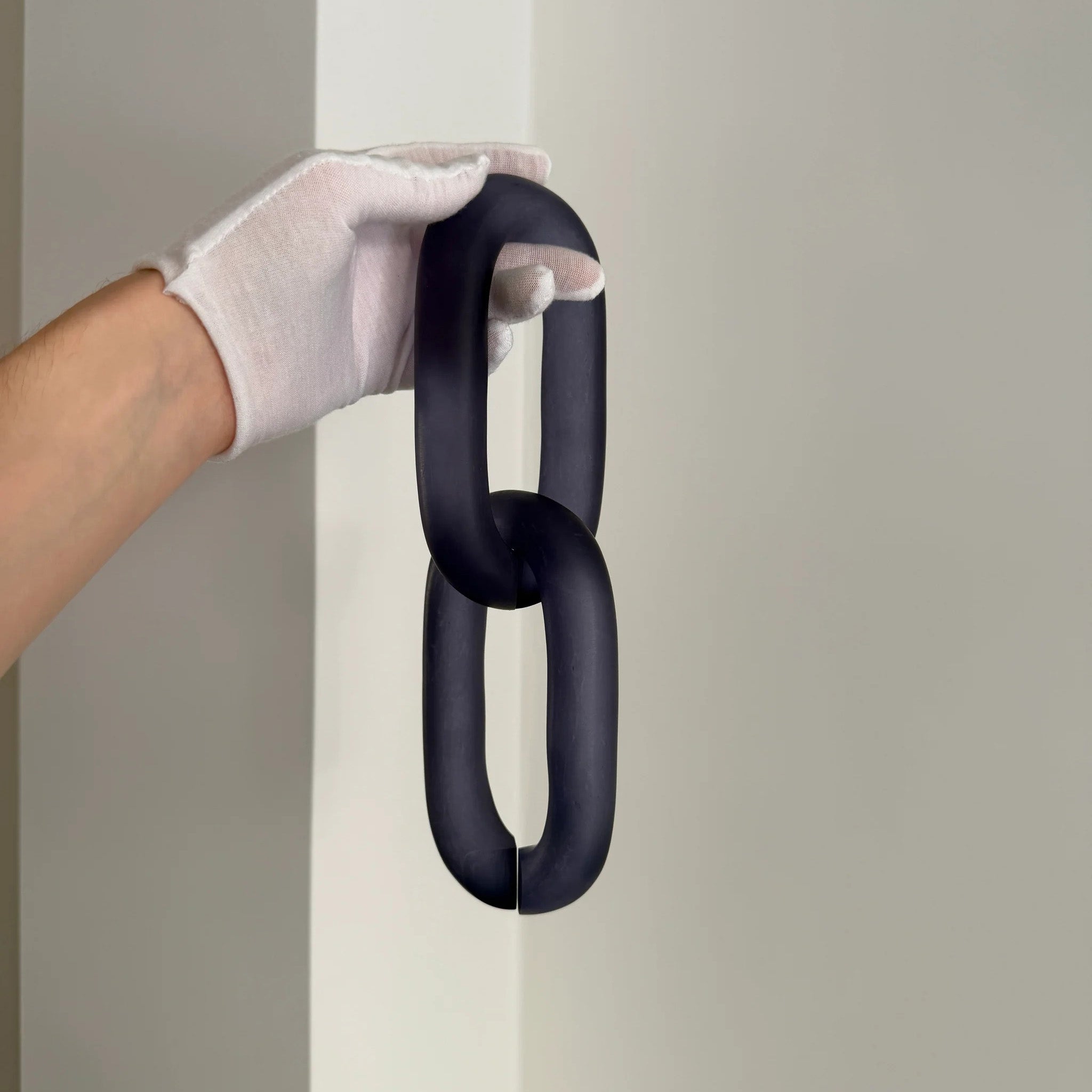 Wall & Ceiling Infinity Hook – Metal Mount for Art Installations, Cables & Displays, 35‑Link Capacity