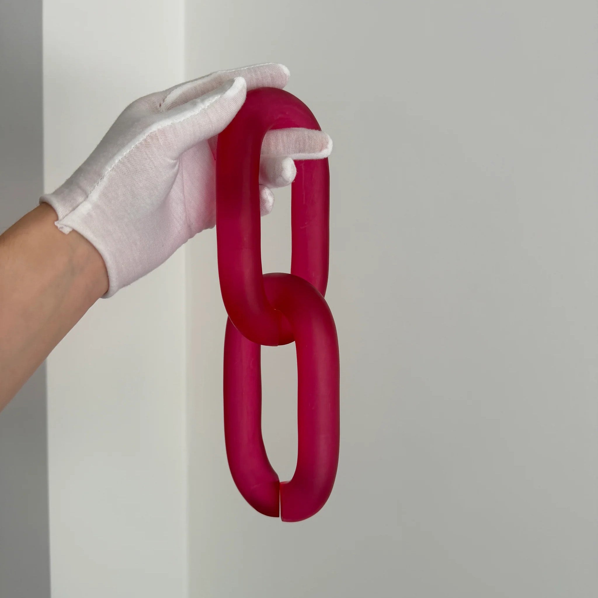 Wall & Ceiling Infinity Hook – Metal Mount for Art Installations, Cables & Displays, 35‑Link Capacity