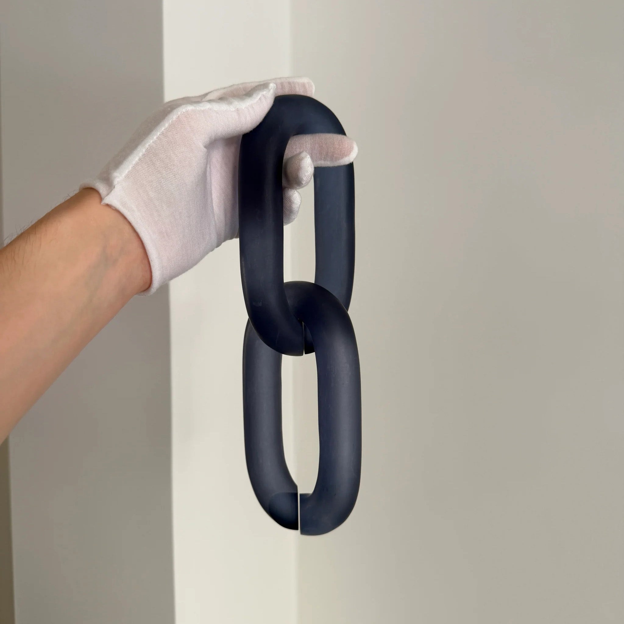 Wall & Ceiling Infinity Hook – Metal Mount for Art Installations, Cables & Displays, 35‑Link Capacity