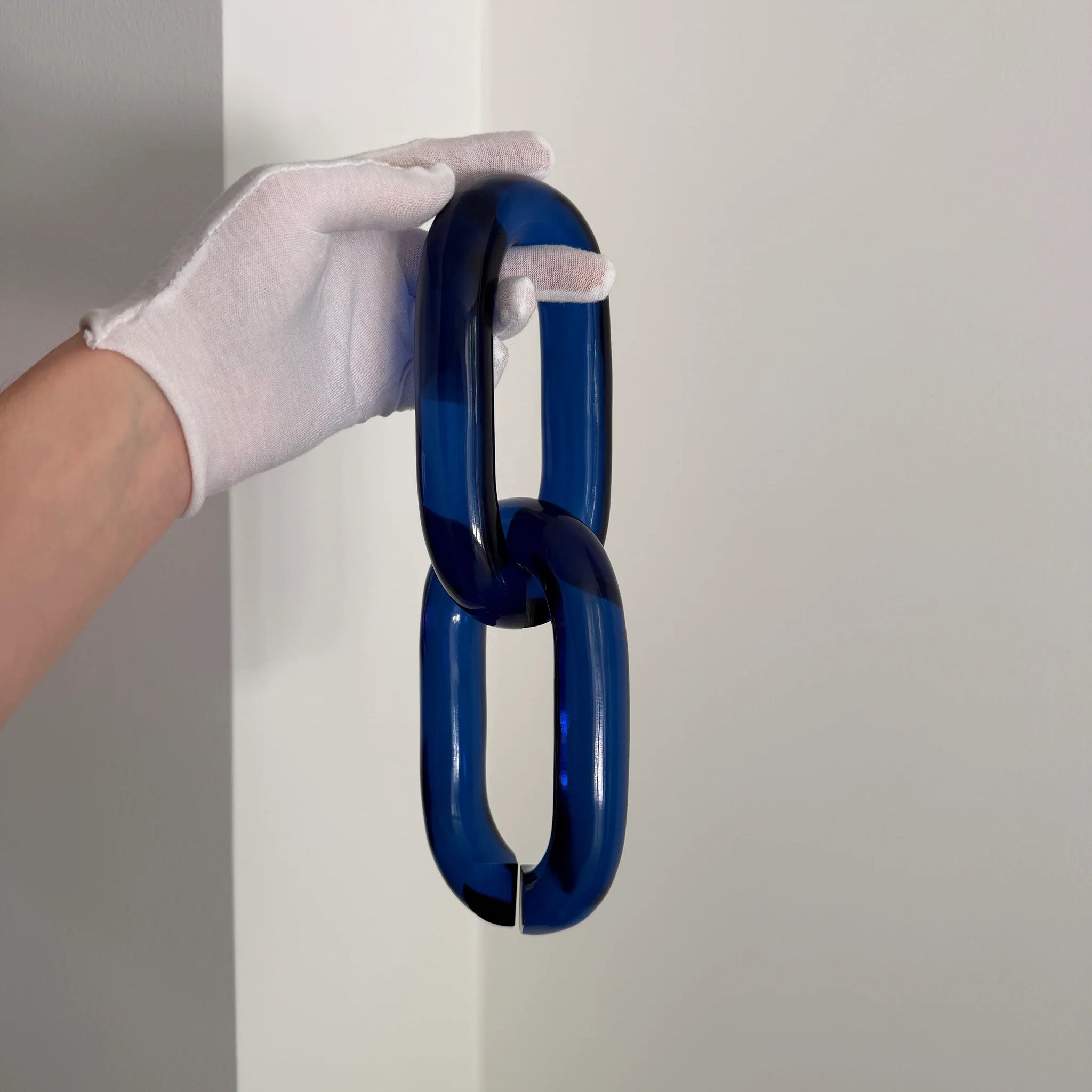 Wall & Ceiling Infinity Hook – Metal Mount for Art Installations, Cables & Displays, 35‑Link Capacity