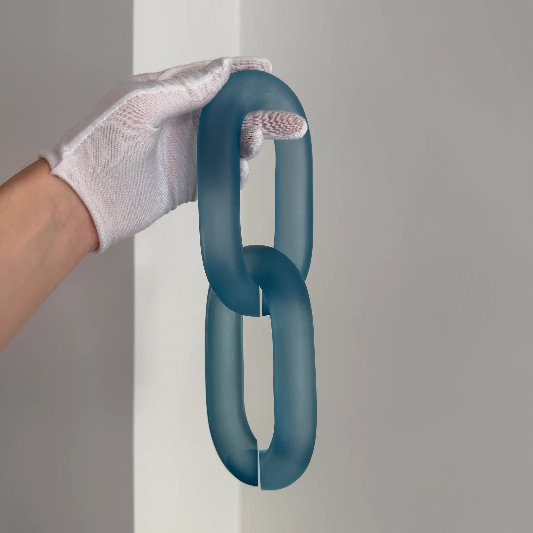 Wall & Ceiling Infinity Hook – Metal Mount for Art Installations, Cables & Displays, 35‑Link Capacity