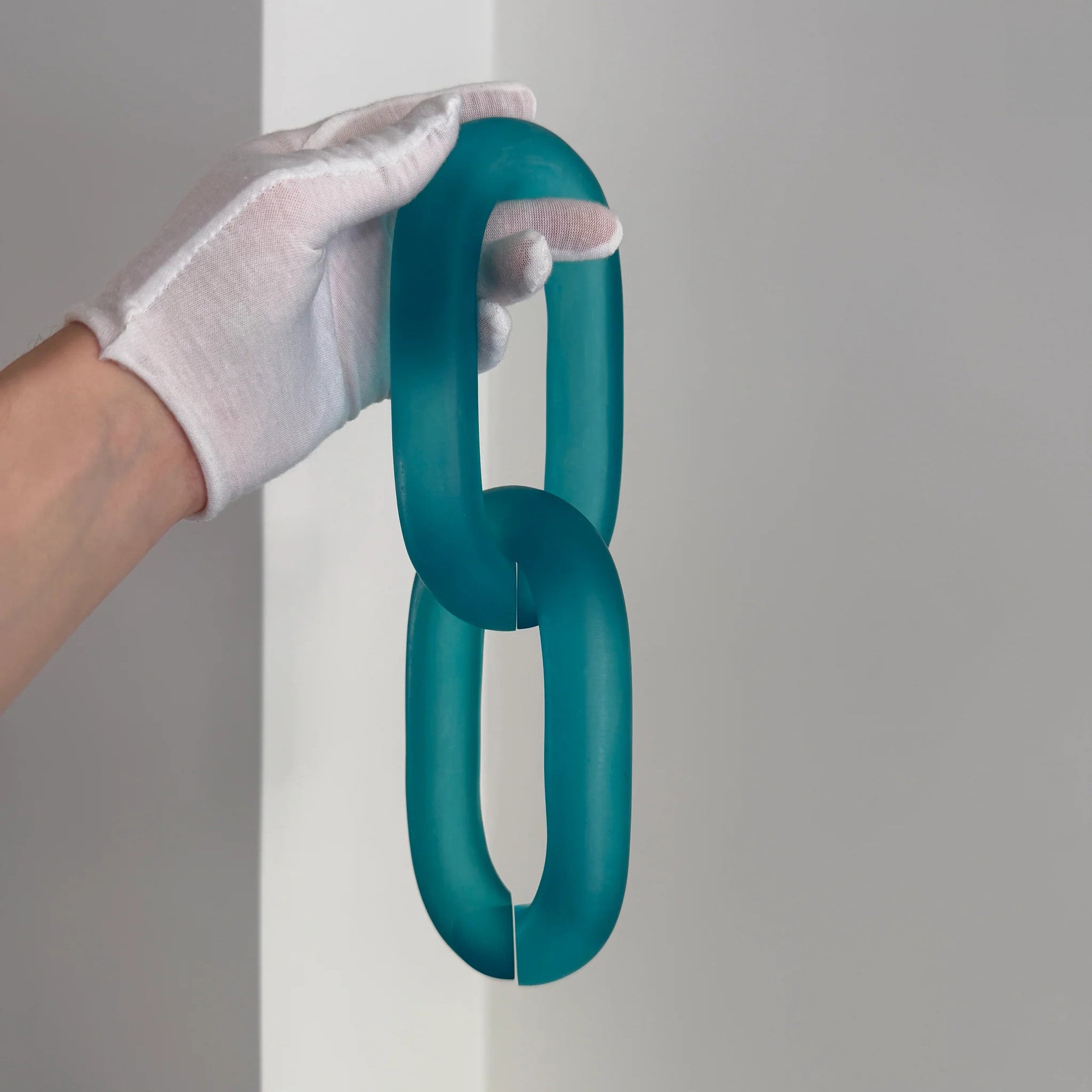 Wall & Ceiling Infinity Hook – Metal Mount for Art Installations, Cables & Displays, 35‑Link Capacity
