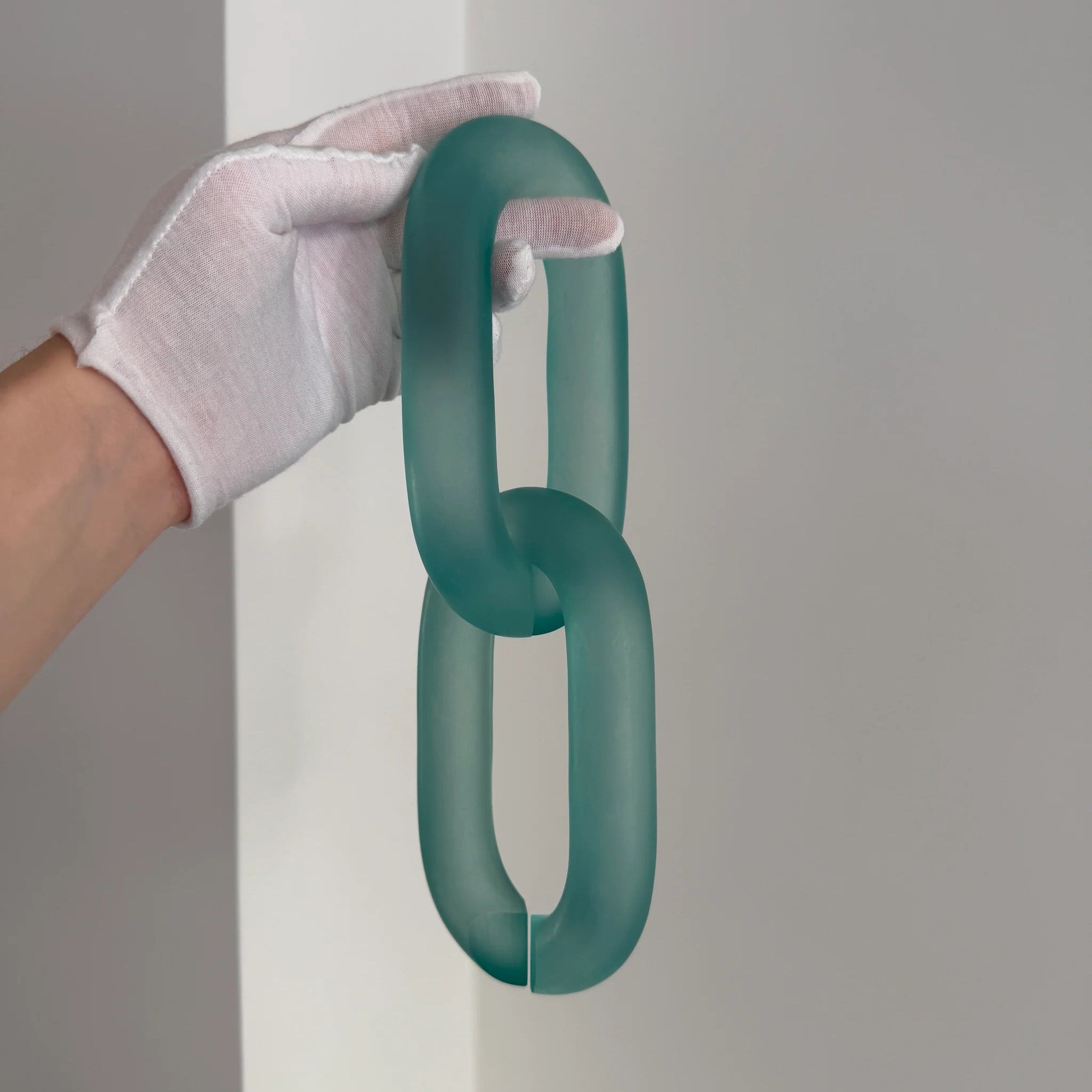 Wall & Ceiling Infinity Hook – Metal Mount for Art Installations, Cables & Displays, 35‑Link Capacity