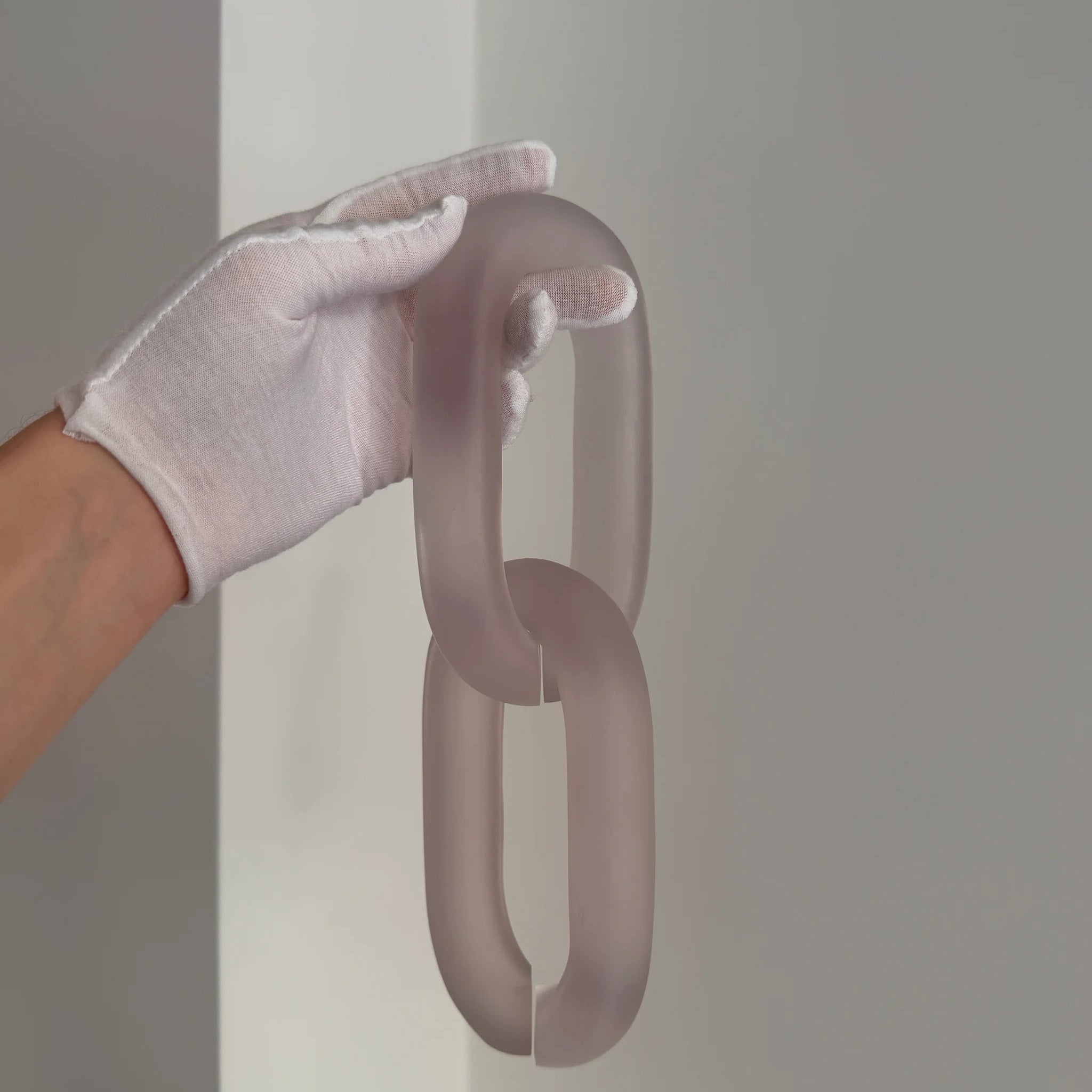 Wall & Ceiling Infinity Hook – Metal Mount for Art Installations, Cables & Displays, 35‑Link Capacity