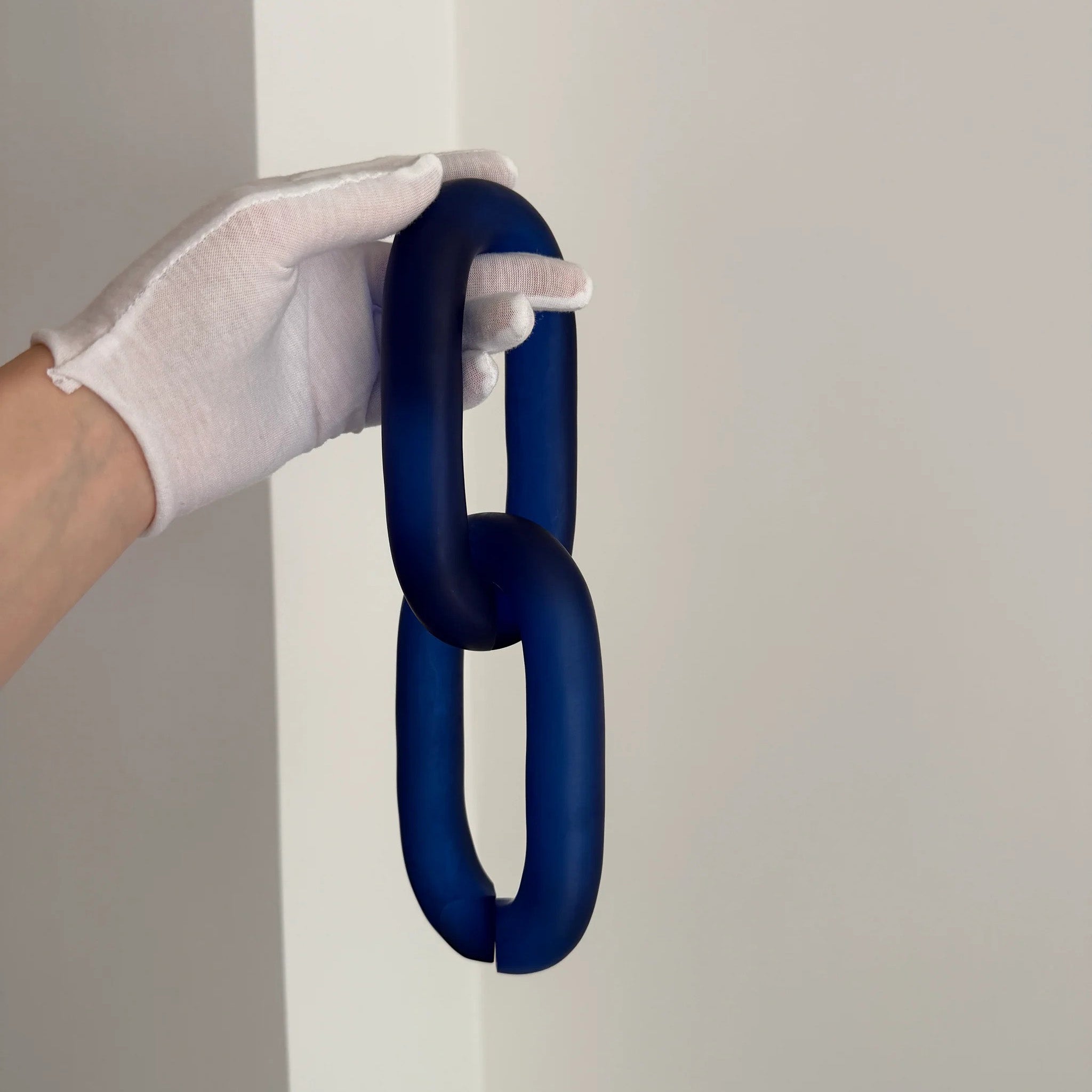 Wall & Ceiling Infinity Hook – Metal Mount for Art Installations, Cables & Displays, 35‑Link Capacity