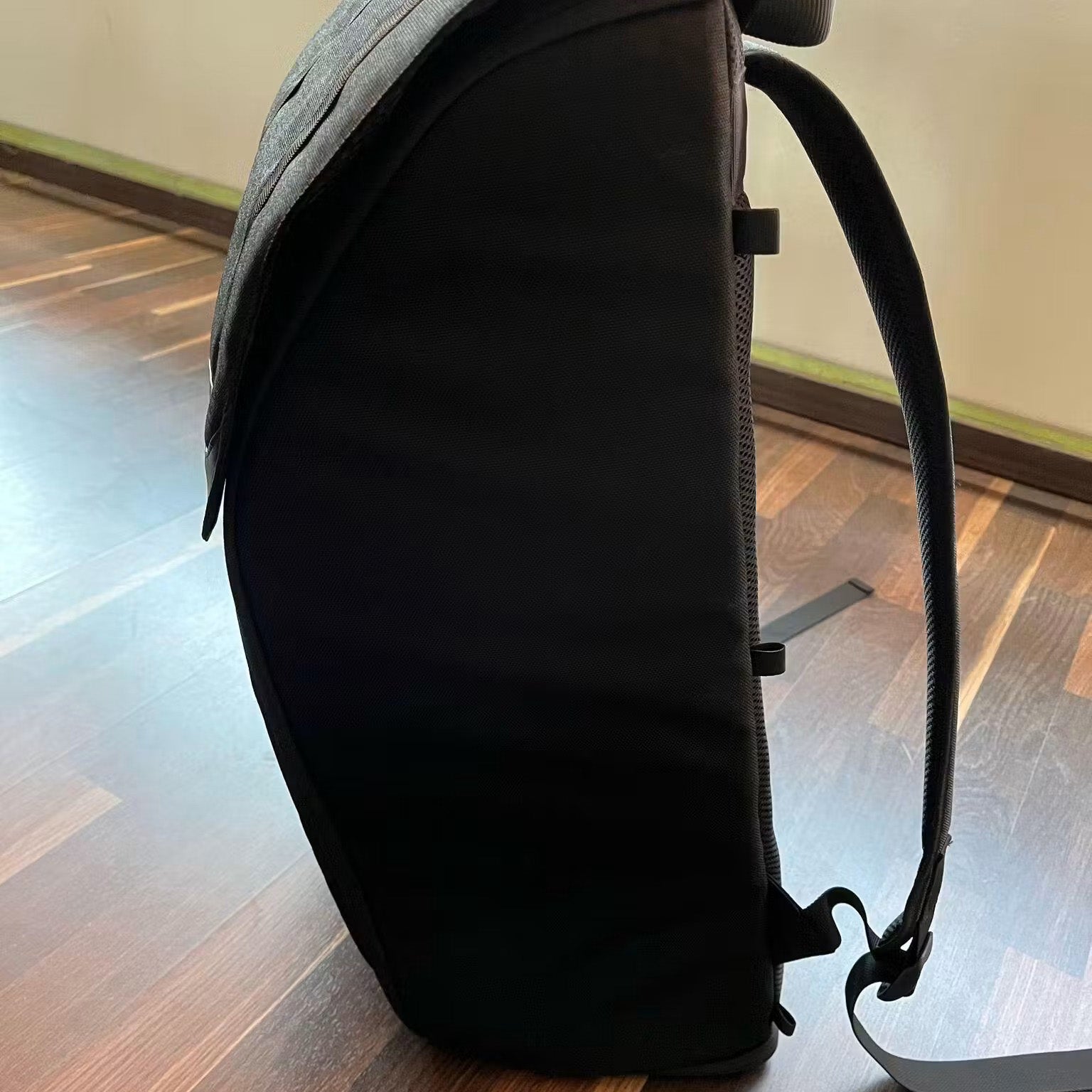 Modular Travel Backpack – 28L, Magnetic Module System, Weather‑Resistant, Side Access