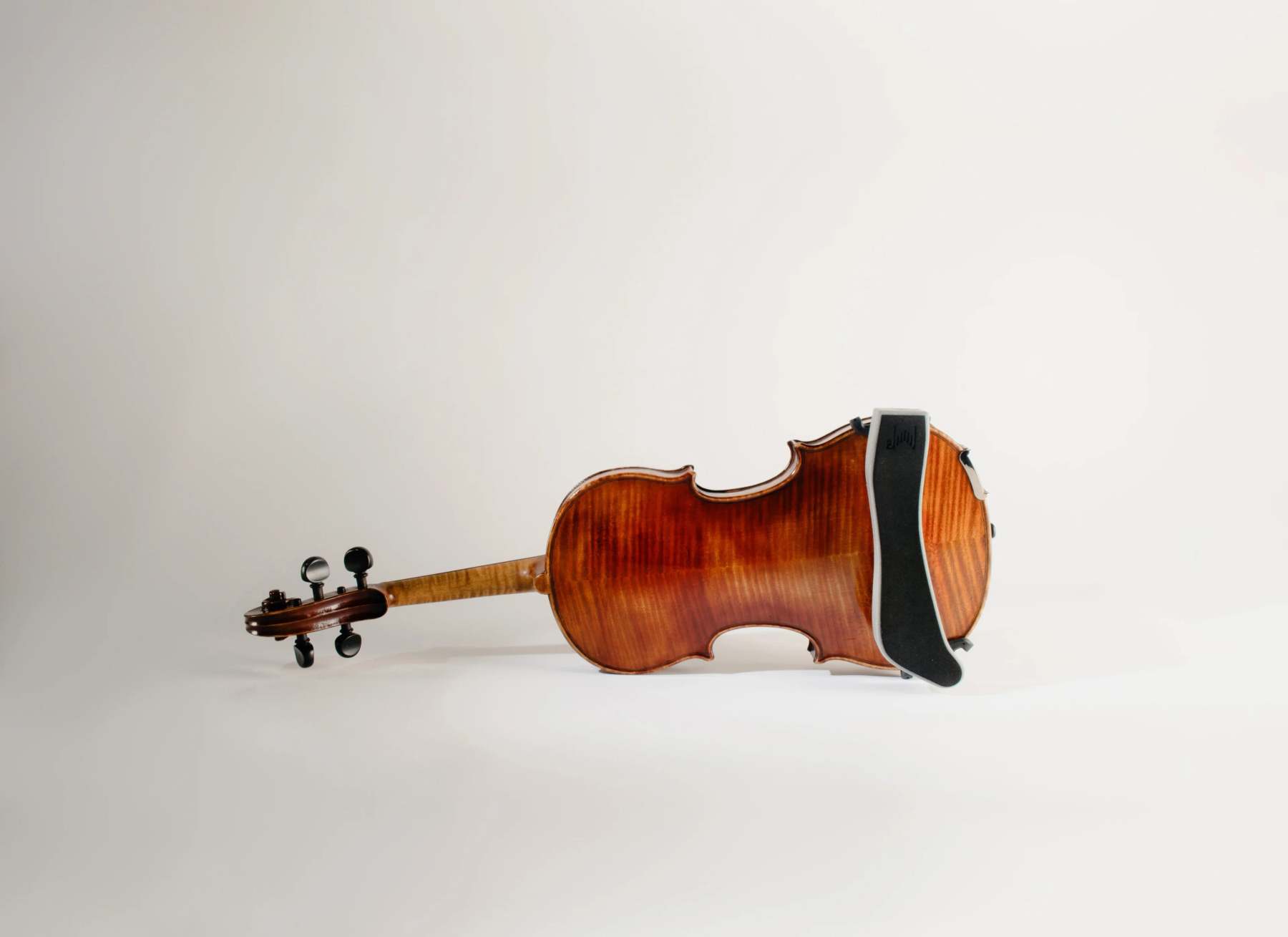 Smart shoulder support specifically designed for violins and violas