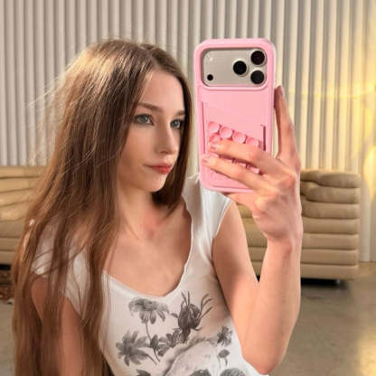 Expandable Phone Case with Suction Mount – 16 Suction Points, Stretch Pocket, Hands‑Free Stick‑Anywhere Design