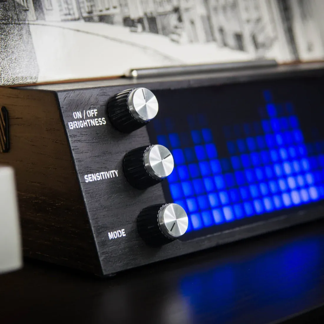 Smart Vinyl Record Stand – Music Visualizer with LED Screen, 13 Visual Modes, Built‑in Mic