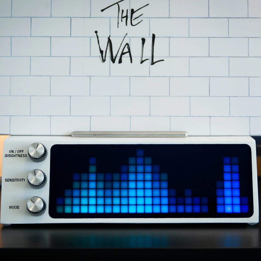 Smart Vinyl Record Stand – Music Visualizer with LED Screen, 13 Visual Modes, Built‑in Mic