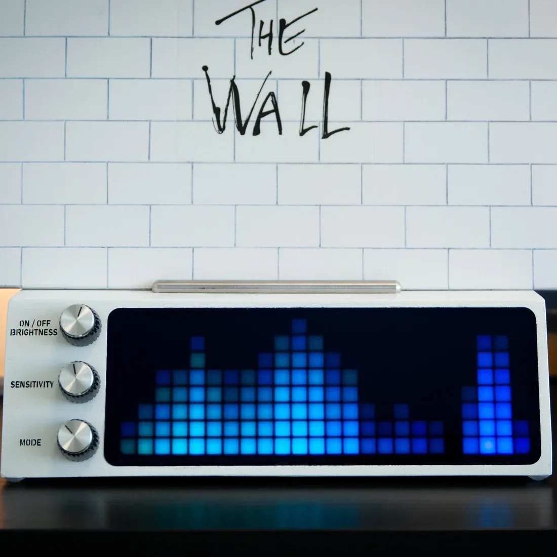 Smart Vinyl Record Stand – Music Visualizer with LED Screen, 13 Visual Modes, Built‑in Mic